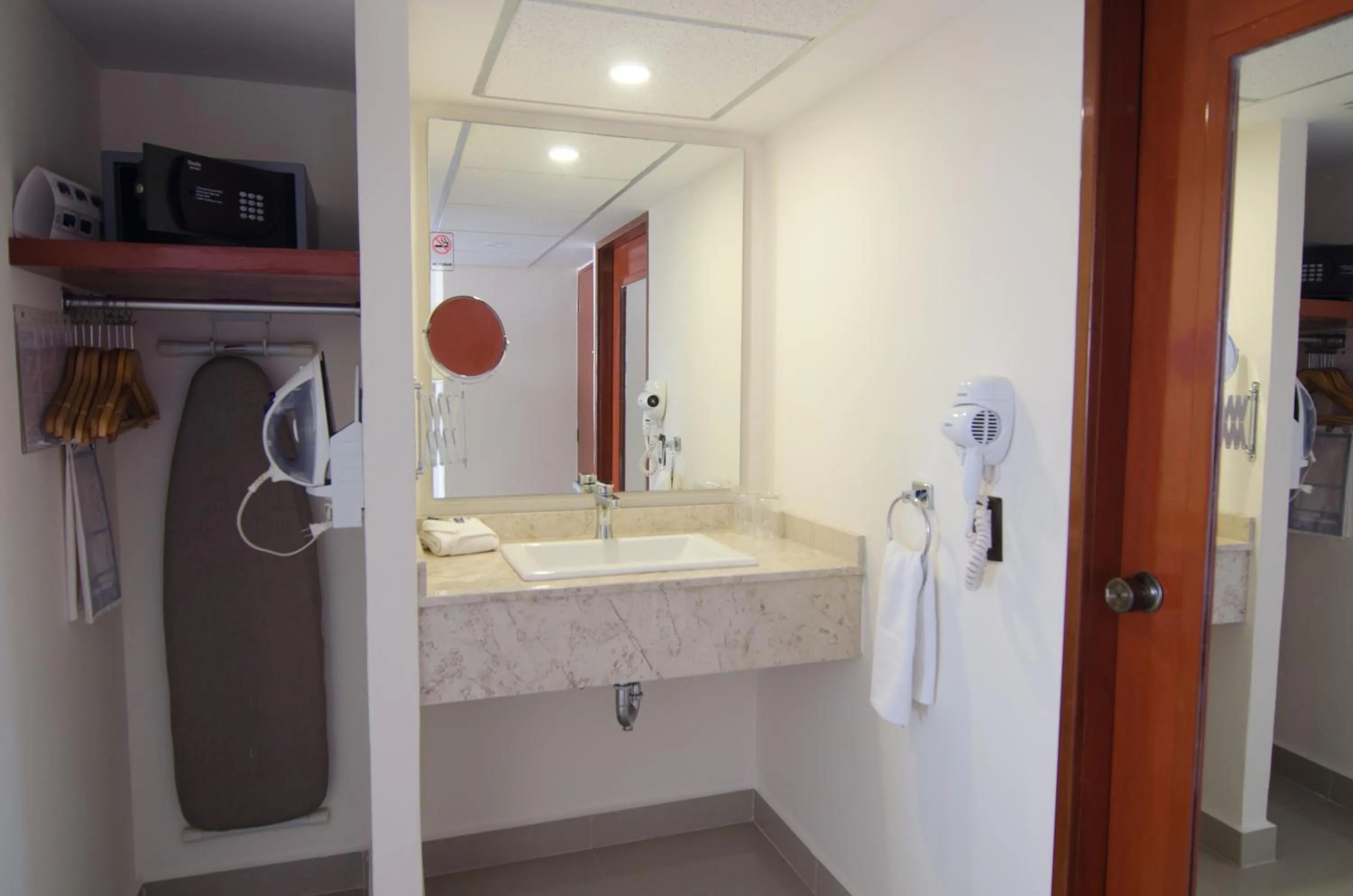 Bathroom in Hotel Hostal de Cortés