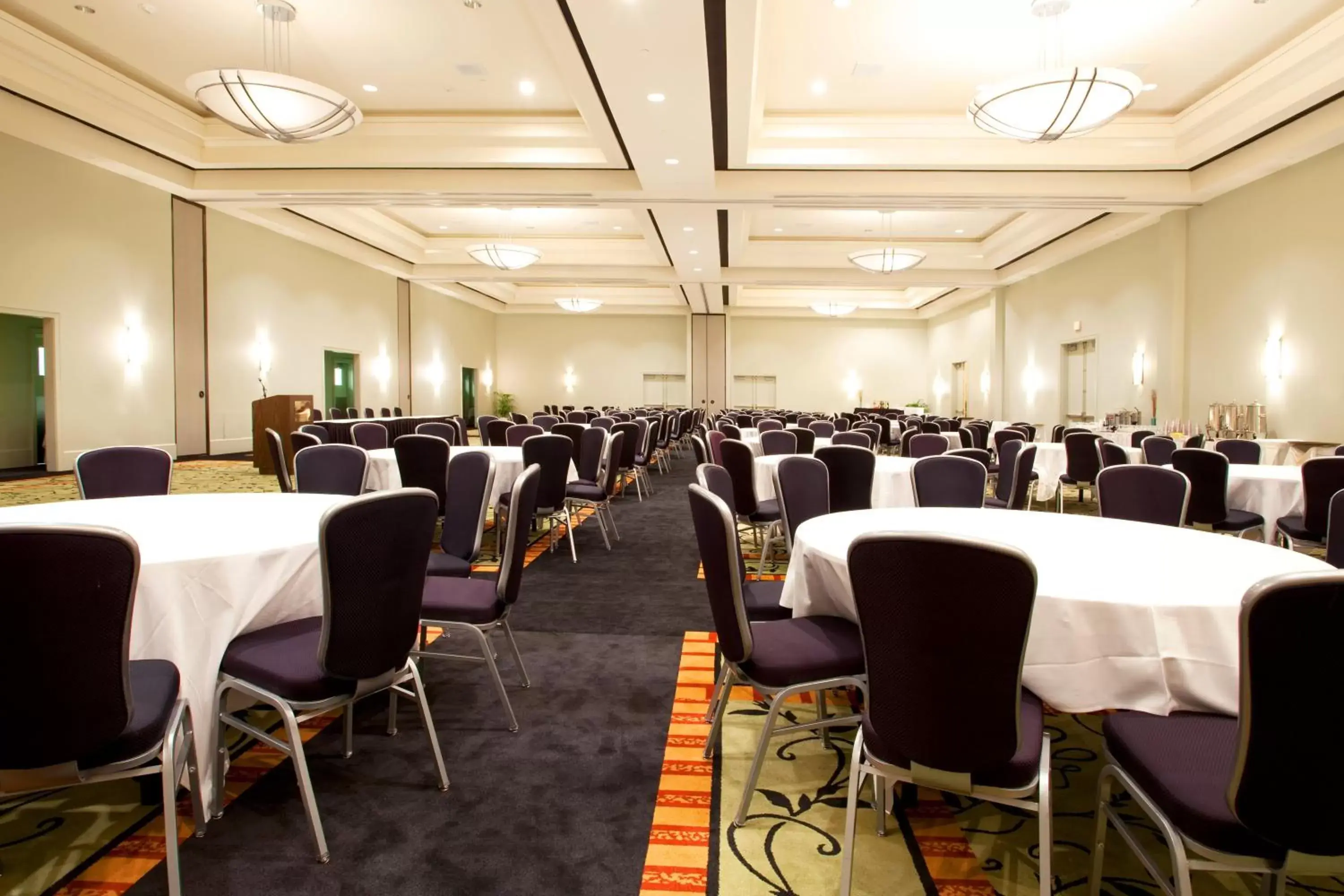 Banquet/Function facilities, Restaurant/Places to Eat in Clarion Hotel New Orleans - Airport & Conference Center