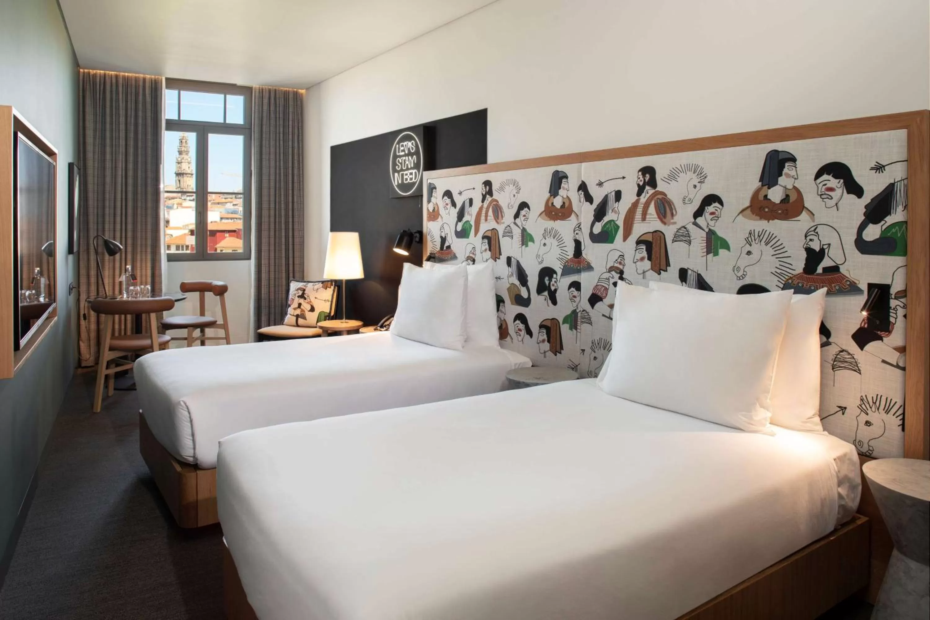 Bed in Se Catedral Hotel Porto, Tapestry Collection By Hilton