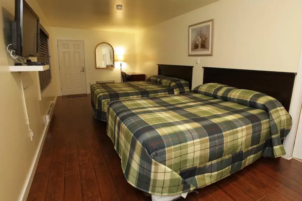 Photo of the whole room, Bed in Cherry Tree Inn