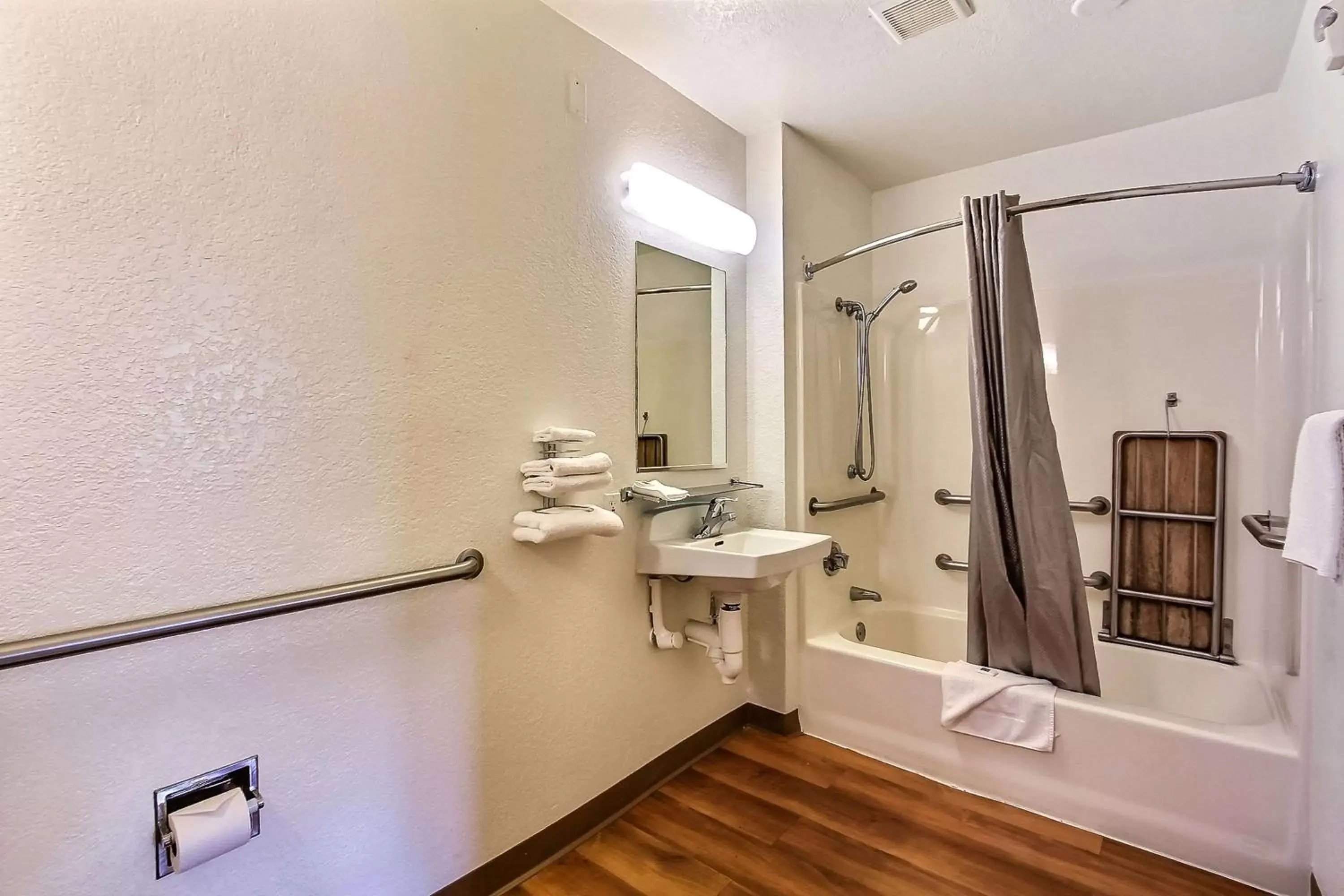 Shower, Bathroom in Motel 6-San Jose, CA - Airport
