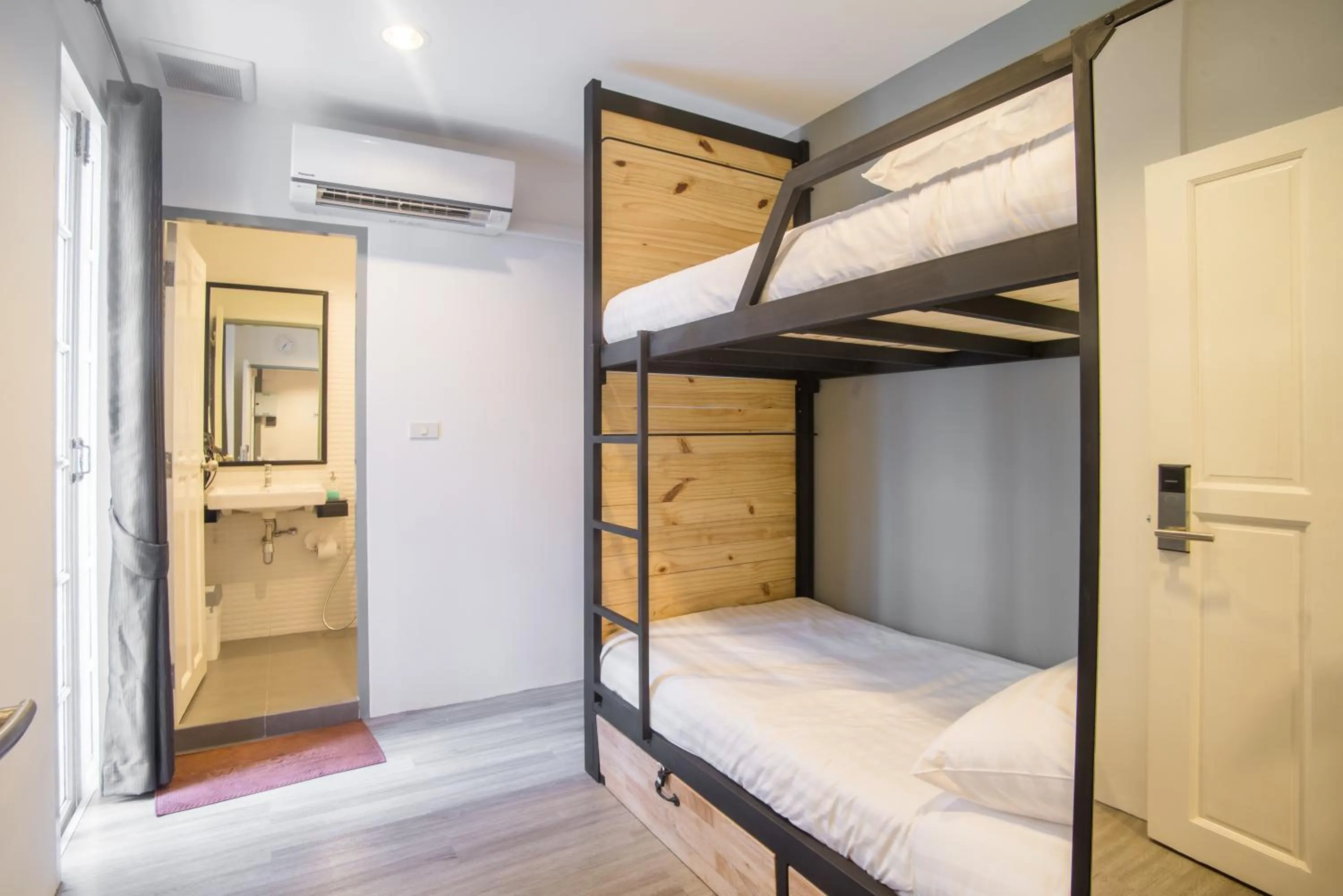 Bedroom, Bed in X9Hostel