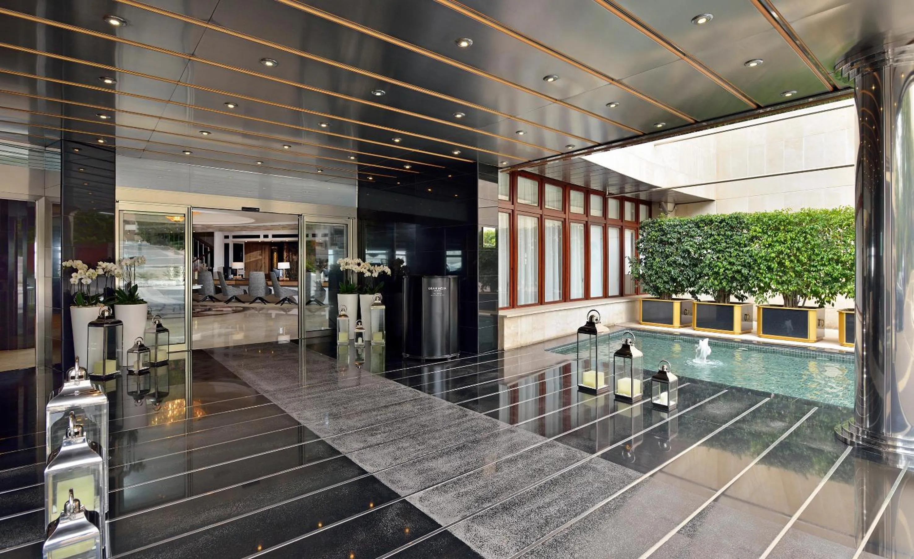 Facade/entrance in Hotel Victoria Gran Meliá