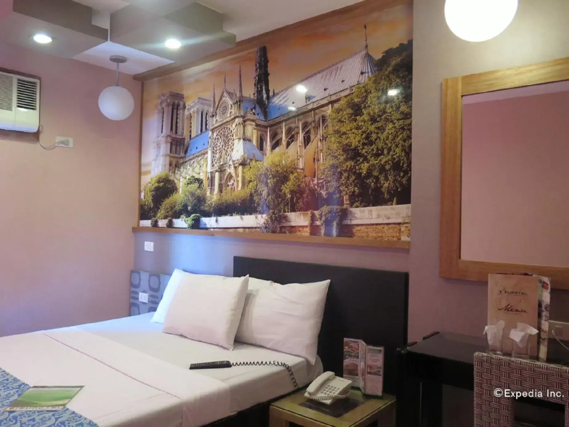 Bedroom, Restaurant/Places to Eat in Eurotel Angeles