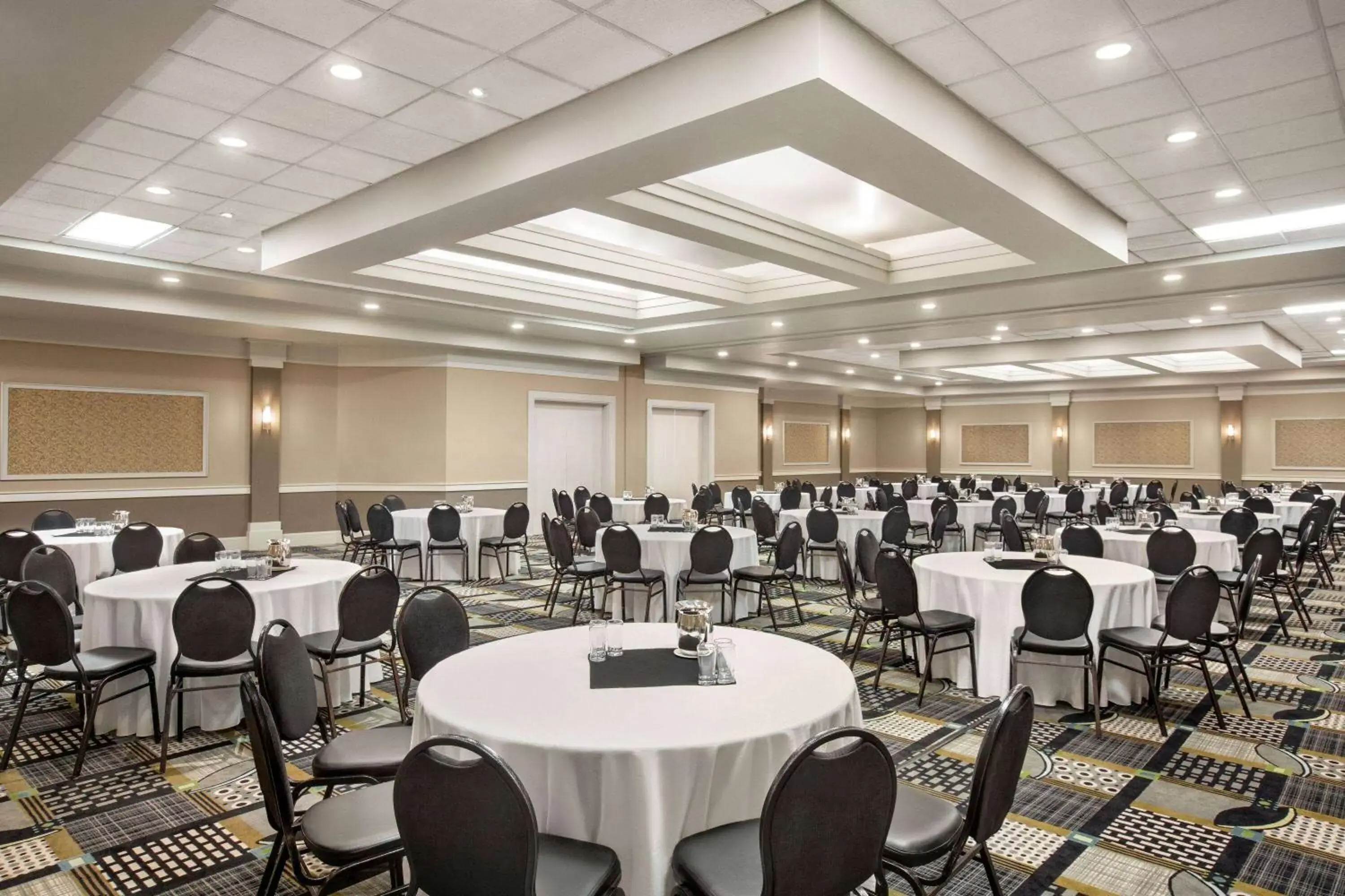 Banquet/Function facilities in Royal Hotel Edmonton Airport Trademark Collection By Wyndham