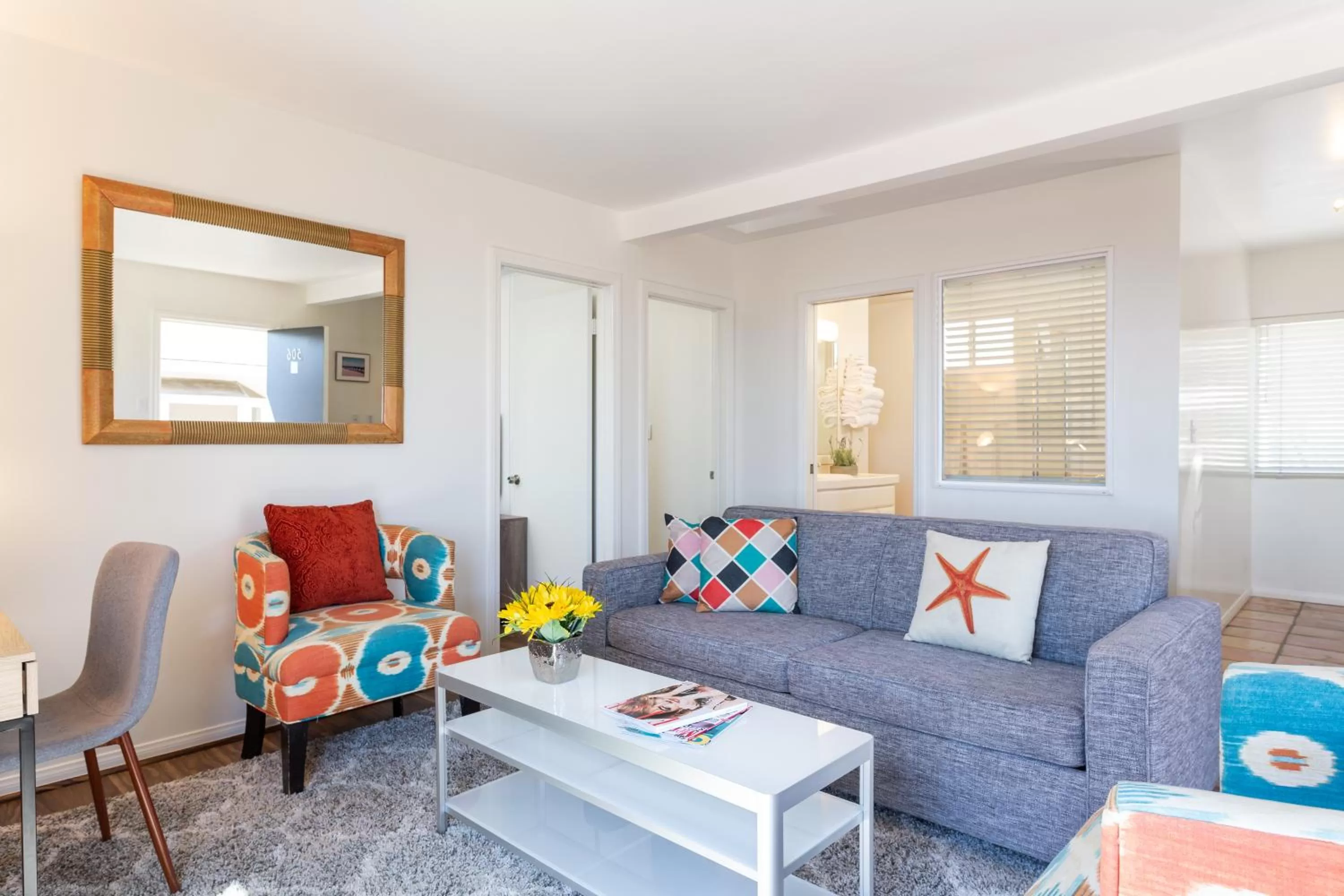 TV and multimedia in The Sea View Inn At The Beach