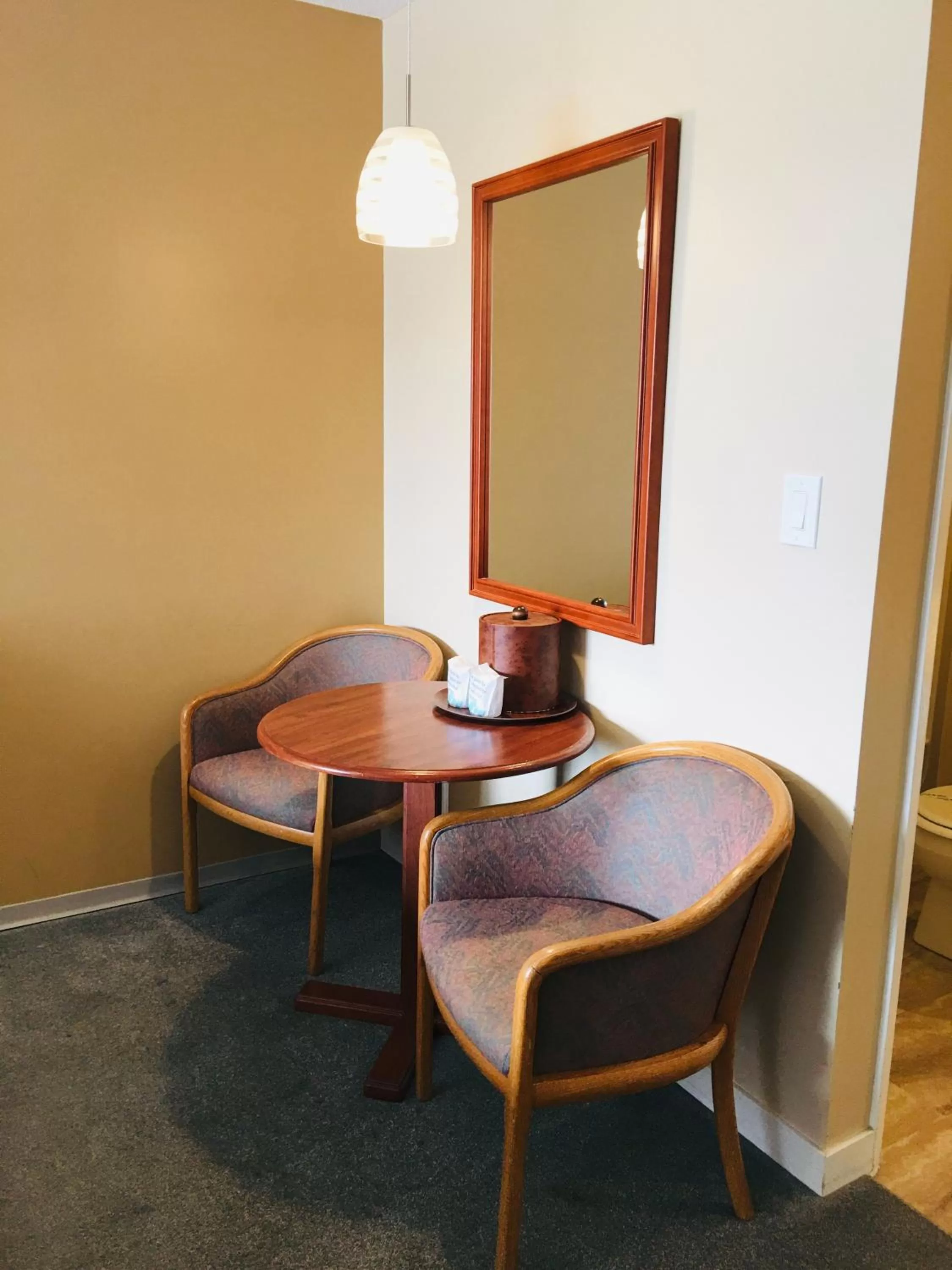 Seating area in Thunderbird Motor Inn