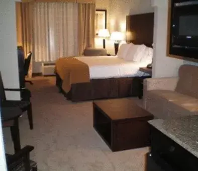 Photo of the whole room, Bed in Holiday Inn Express Hotel & Suites Beaumont Northwest, an IHG Hotel