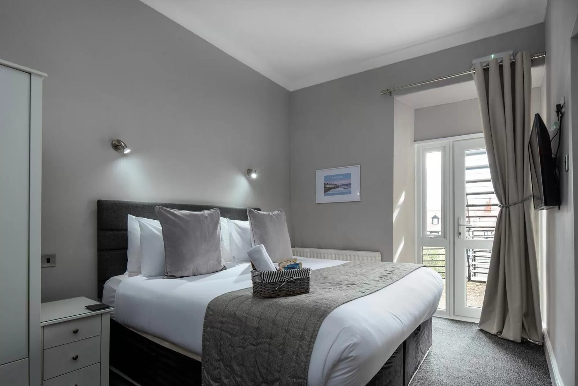 Bedroom, Bed in Pebble House