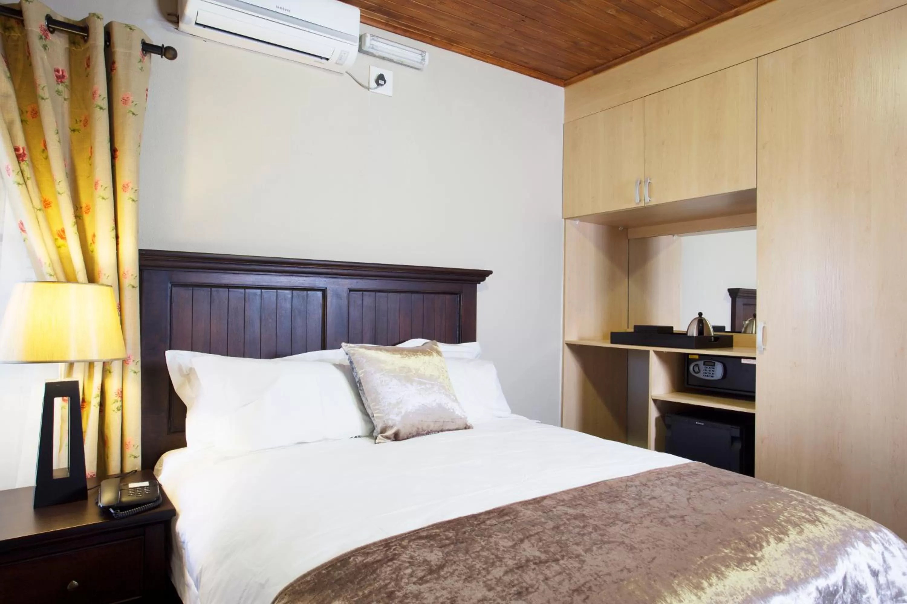 Bedroom, Bed in Eco Park Lodge