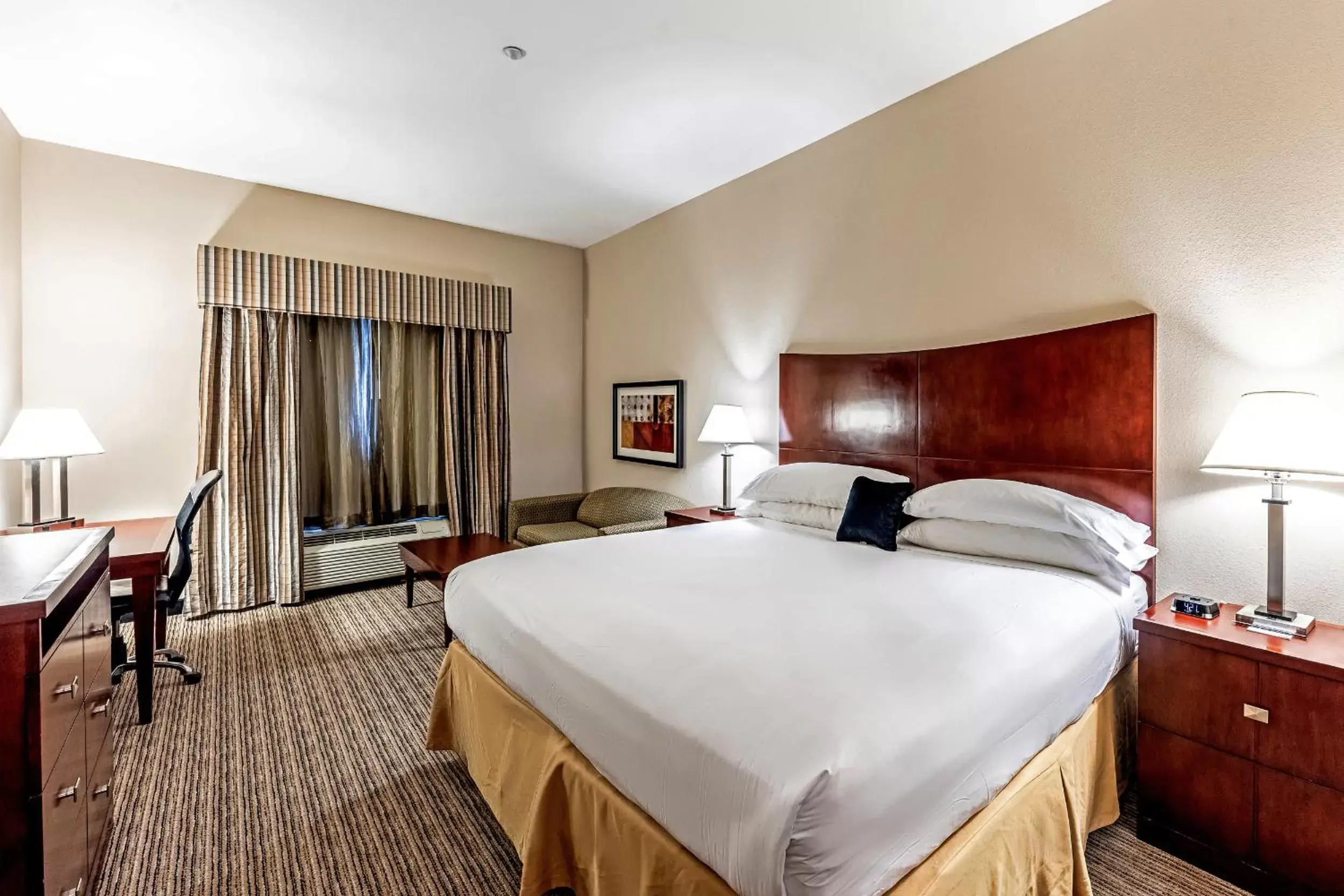 King Bed in Red Lion Inn & Suites Mineral Wells King Bed in Red Lion Inn & Suites Mineral Wells