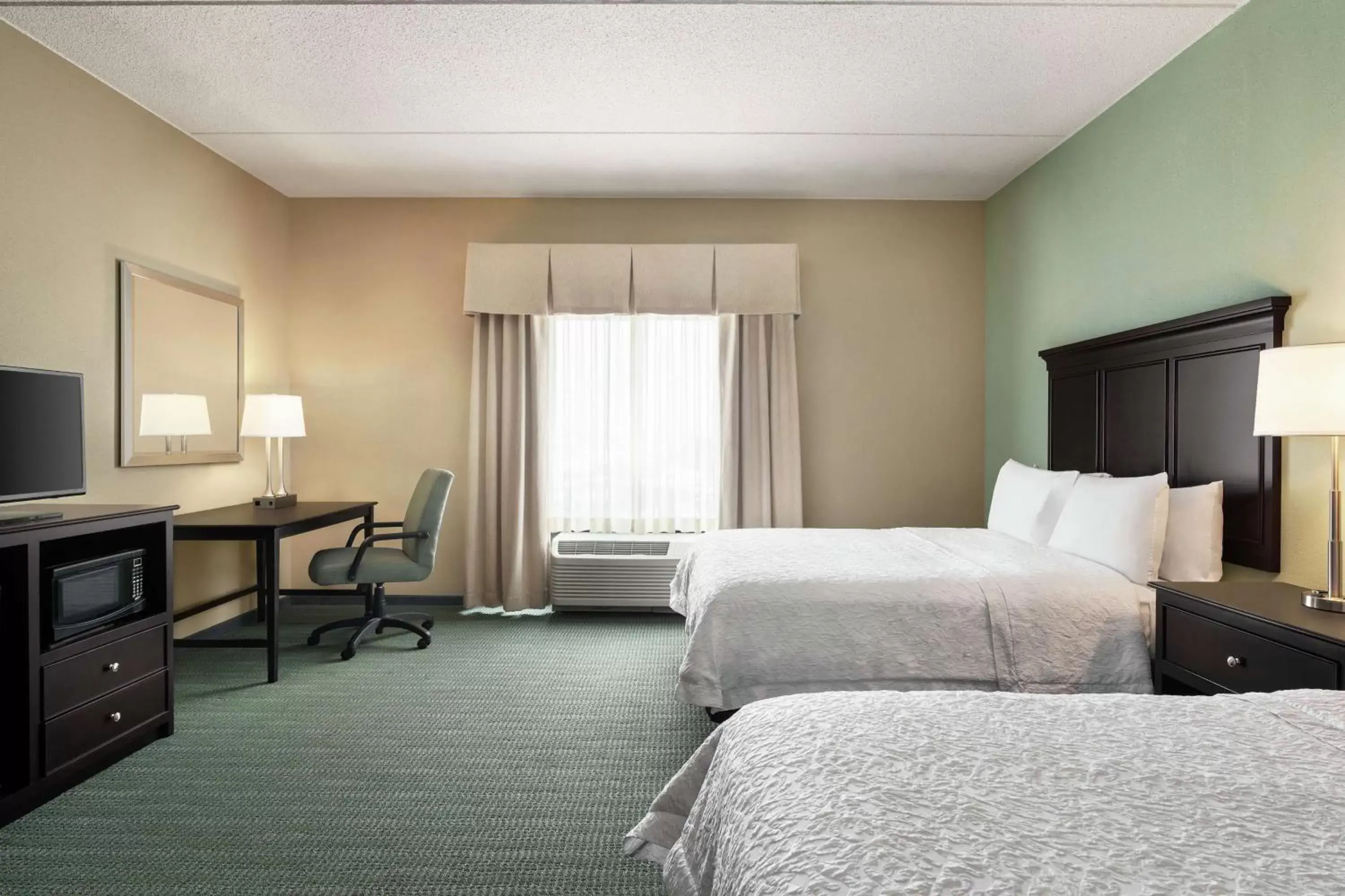 Bedroom, Bed in Hampton Inn & Suites Mount Joy/Lancaster West, Pa
