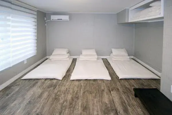 Bed in Crib 49 Guesthouse Seoul - foreigner only