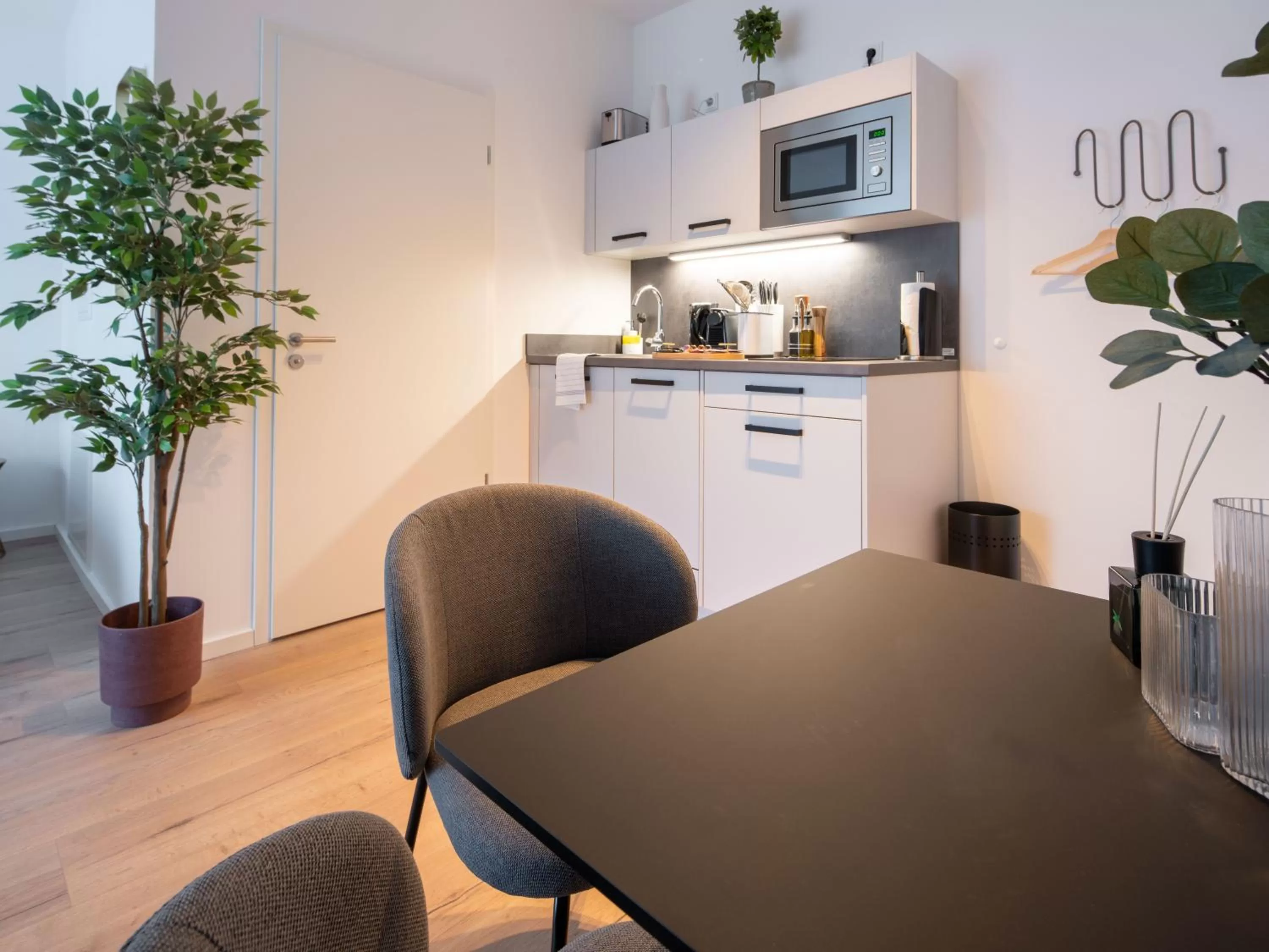 Kitchen or kitchenette in Limehome Frankfurt Gutleutstraße - Digital Access