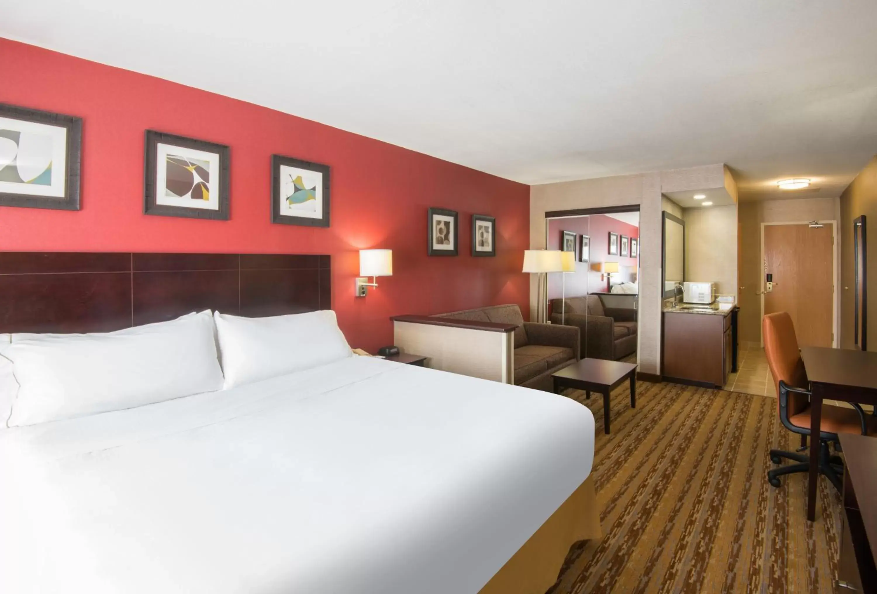 Photo of the whole room, Bed in Holiday Inn Express Hotel & Suites Wauseon, an IHG Hotel