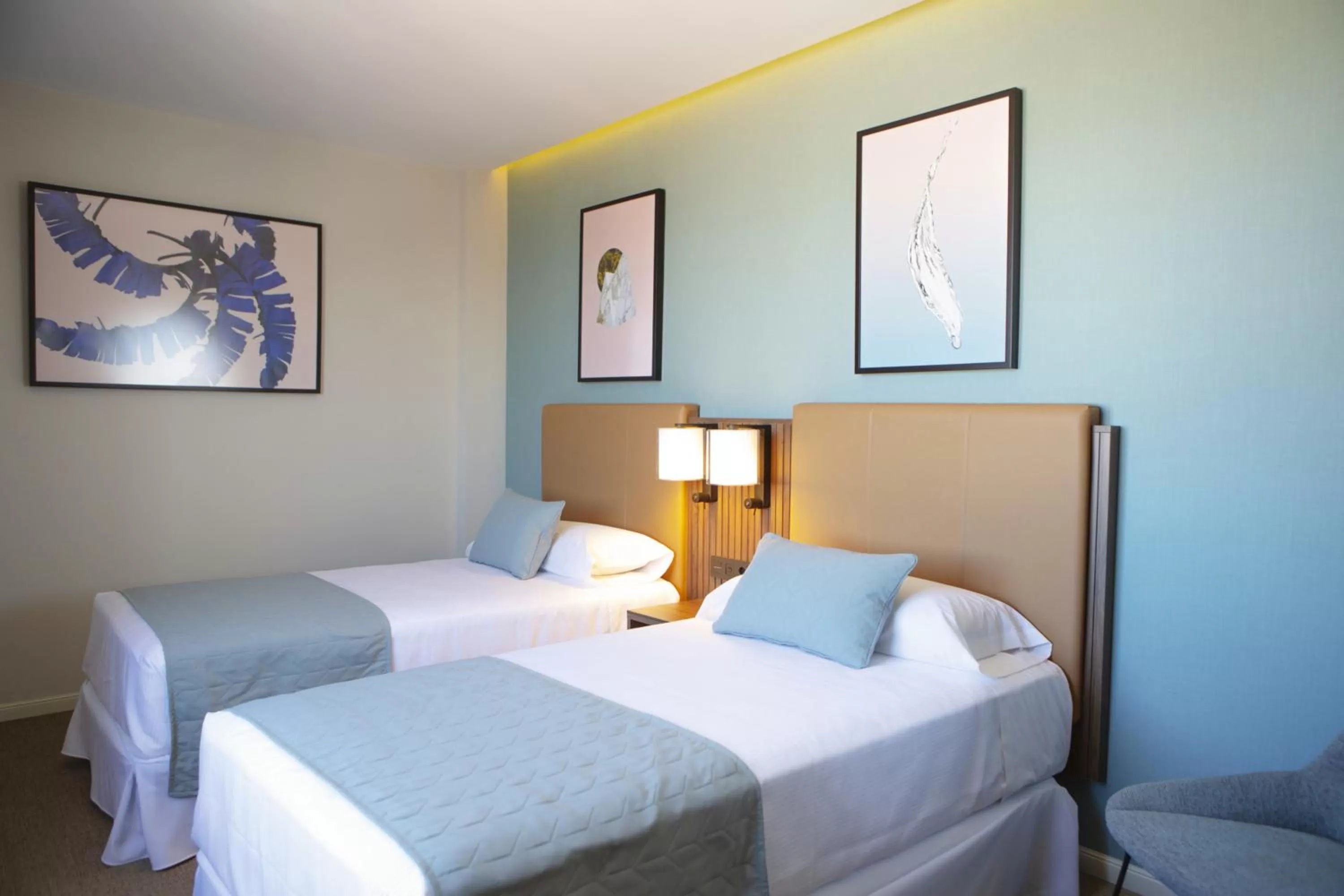 Photo of the whole room, Bed in Riu Plaza España