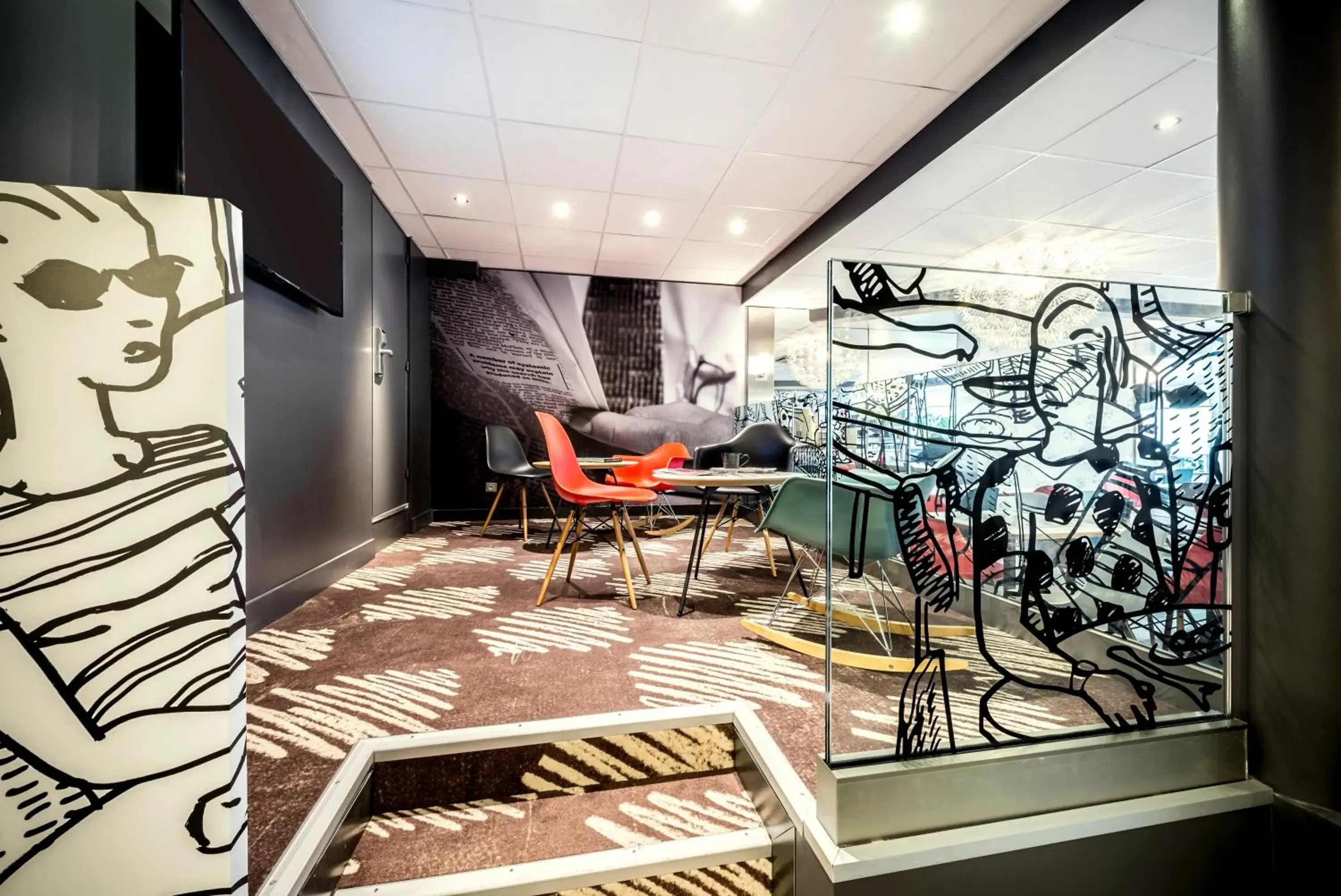 Lounge or bar in ibis Paris Vanves Parc des Expositions Lounge or bar in ibis Paris Vanves Parc des Expositions