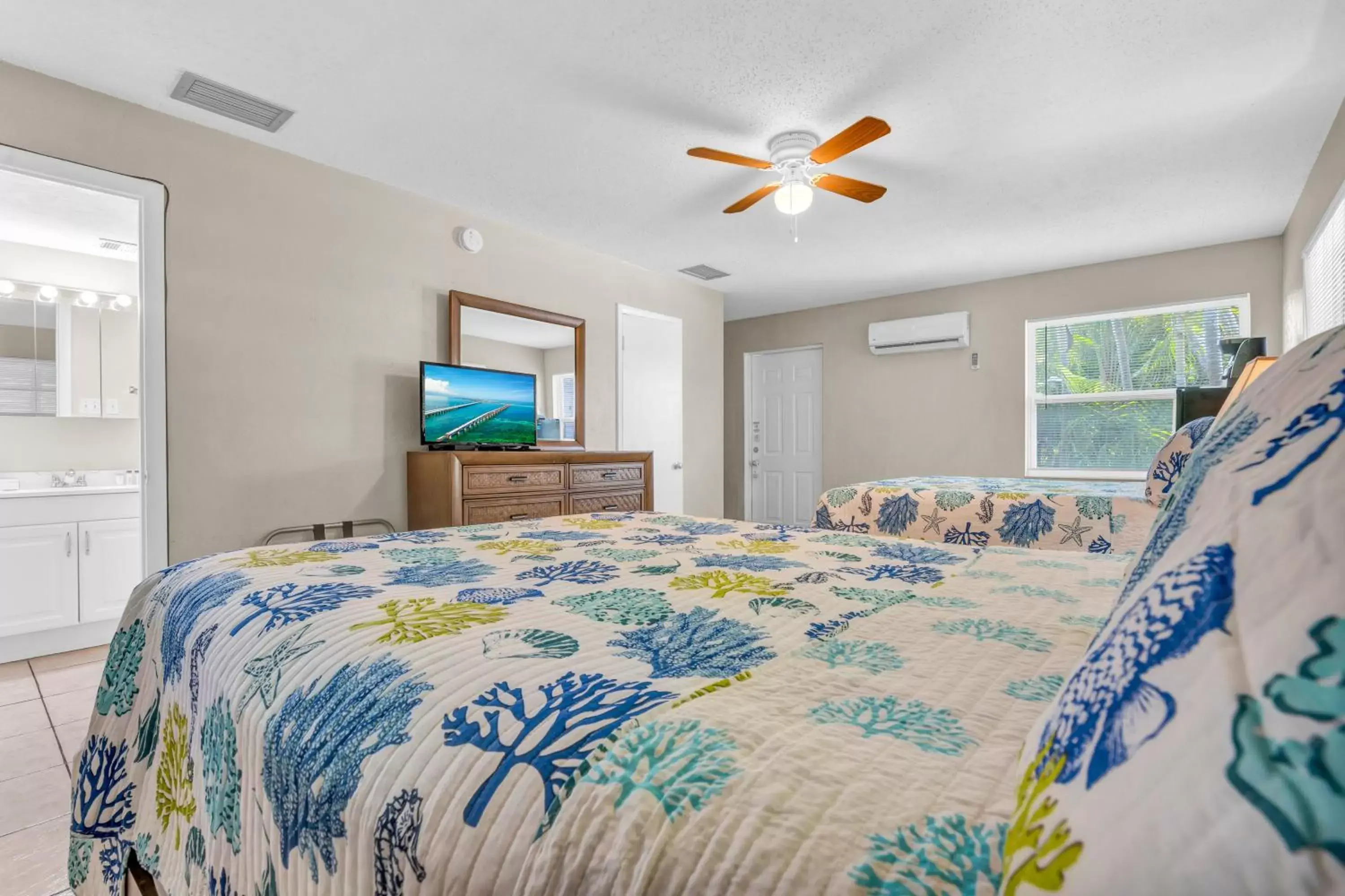 Photo of the whole room, Bed in Coconut Cay Resort