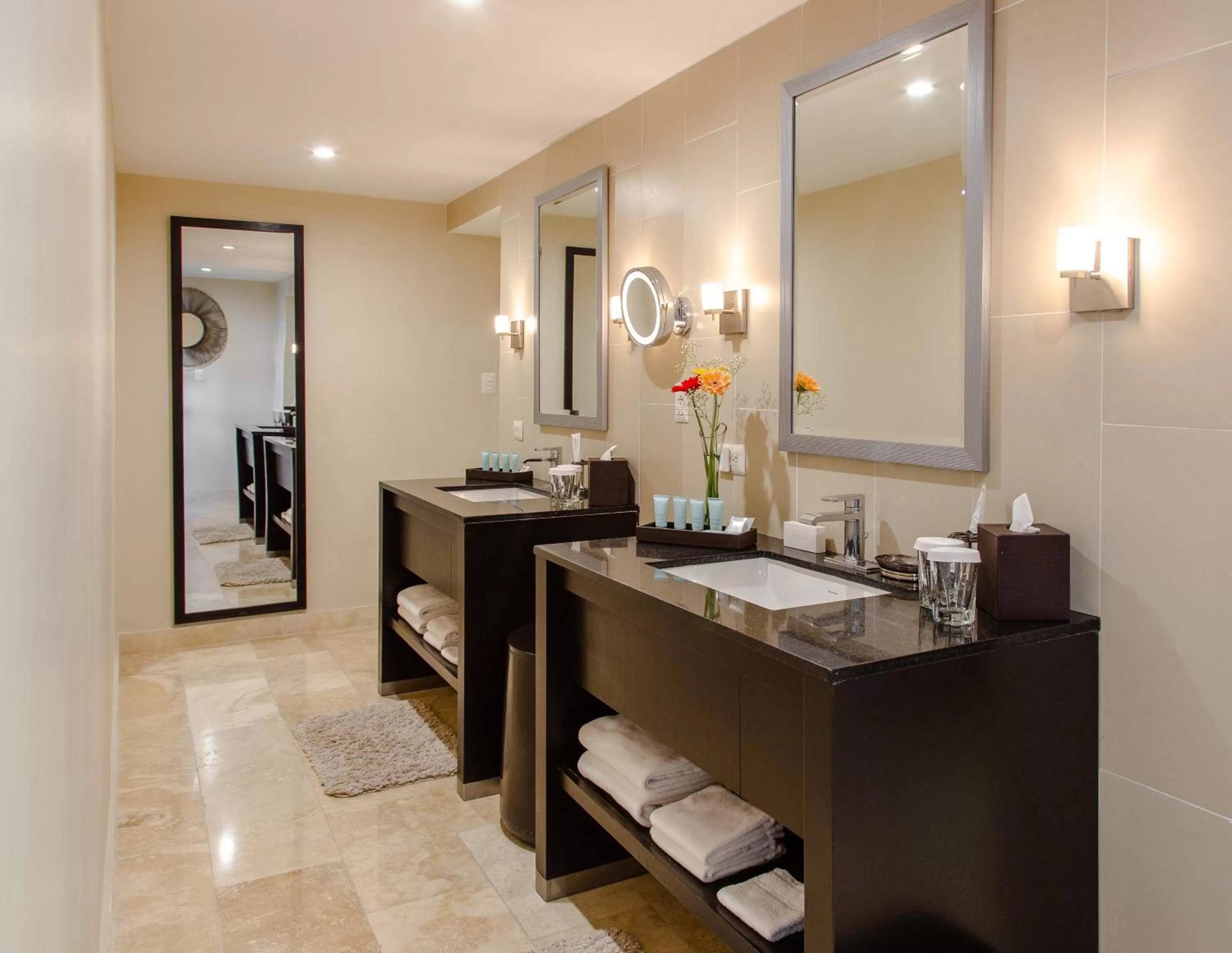 Photo of the whole room in Crowne Plaza San Salvador, an IHG Hotel