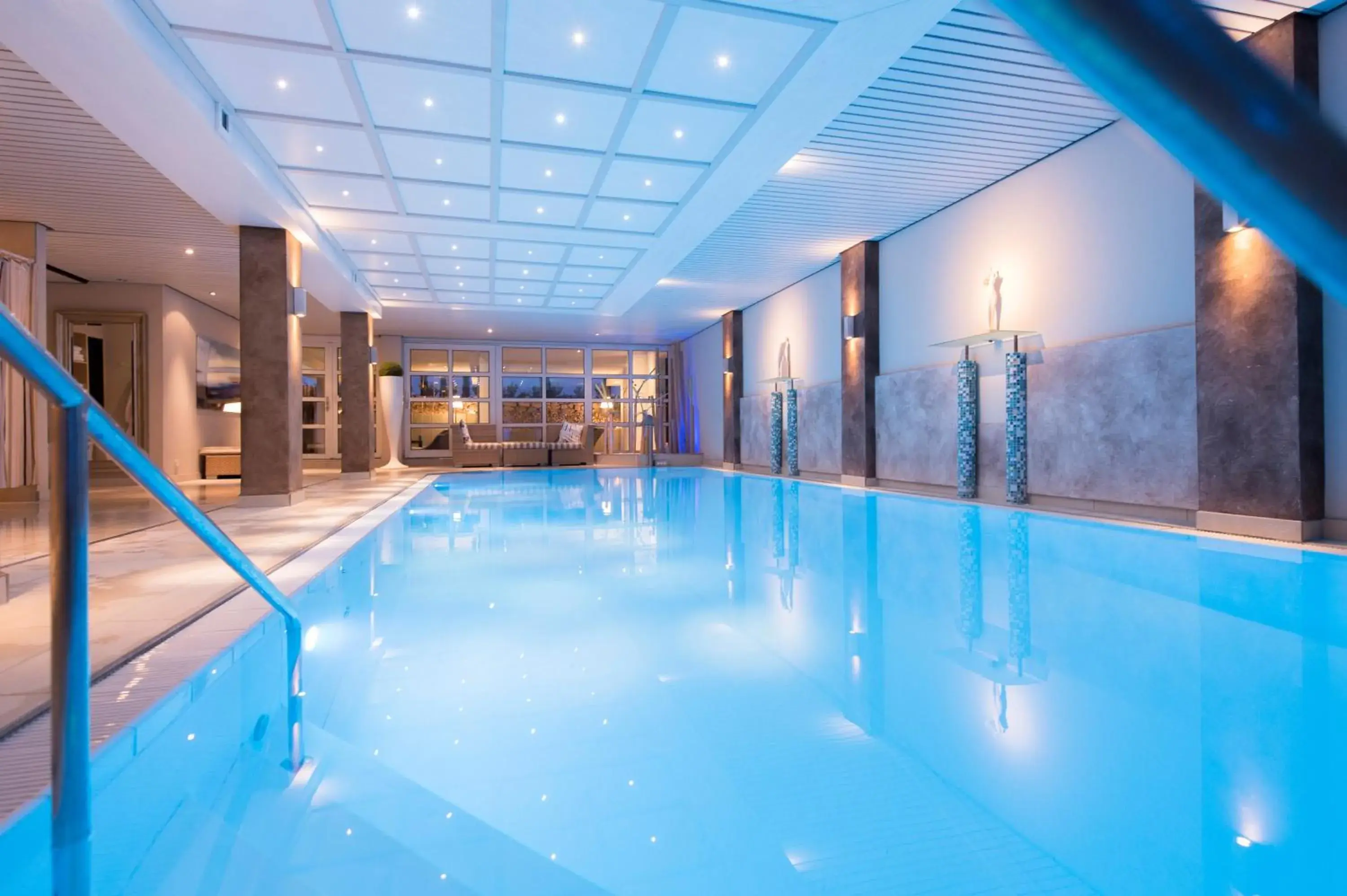 Swimming Pool in Atrium Hotel Mainz