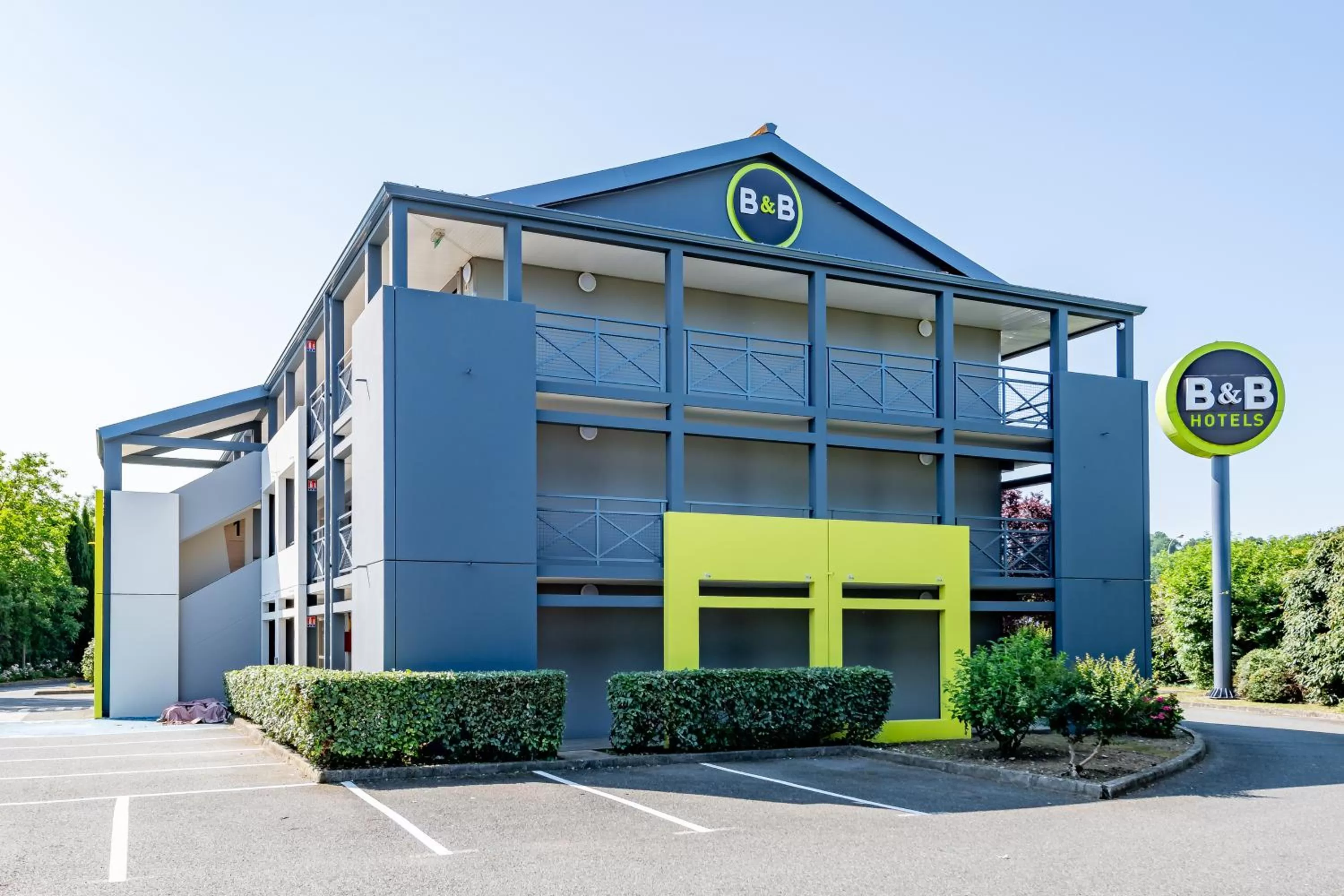 Facade/entrance in B&B HOTEL Périgueux Boulazac
