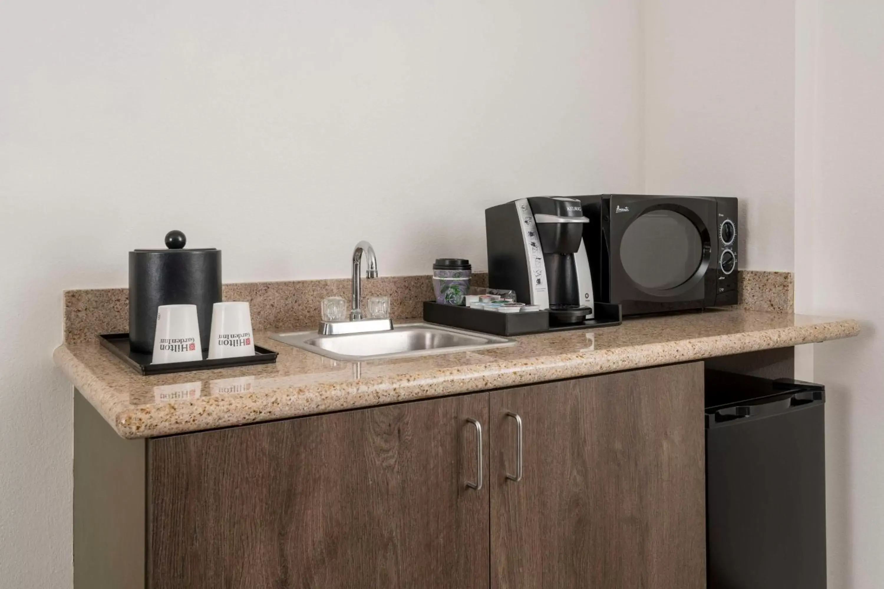 Photo of the whole room, Kitchen/Kitchenette in Hilton Garden Inn Scottsdale North/Perimeter Center