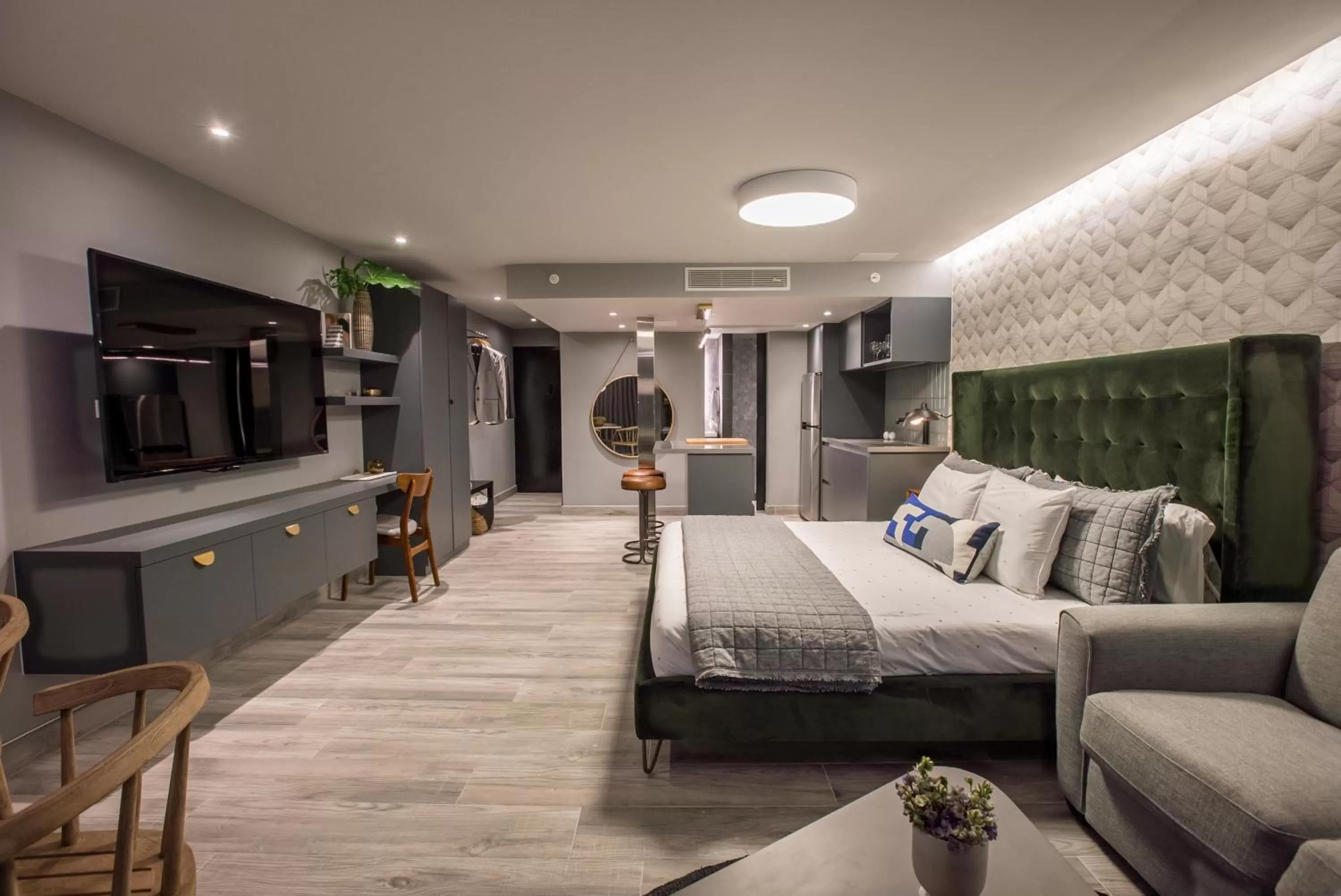 Living room, Bed in OCEAN VIEW DELUXE SUITE: PVT. BEACH & POOL