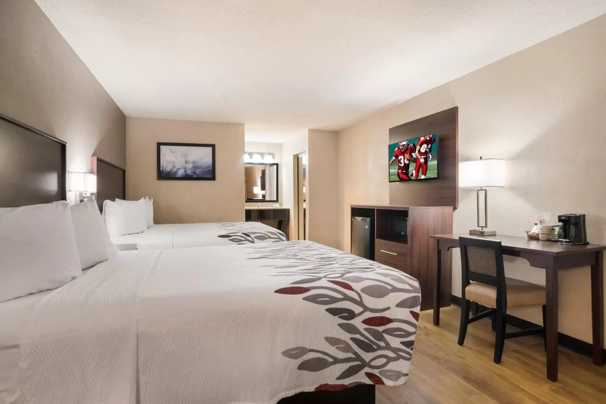 Photo of the whole room, Bed in Red Roof Inn Baltimore South Glen Burnie Photo of the whole room, Bed in Red Roof Inn Baltimore South Glen Burnie