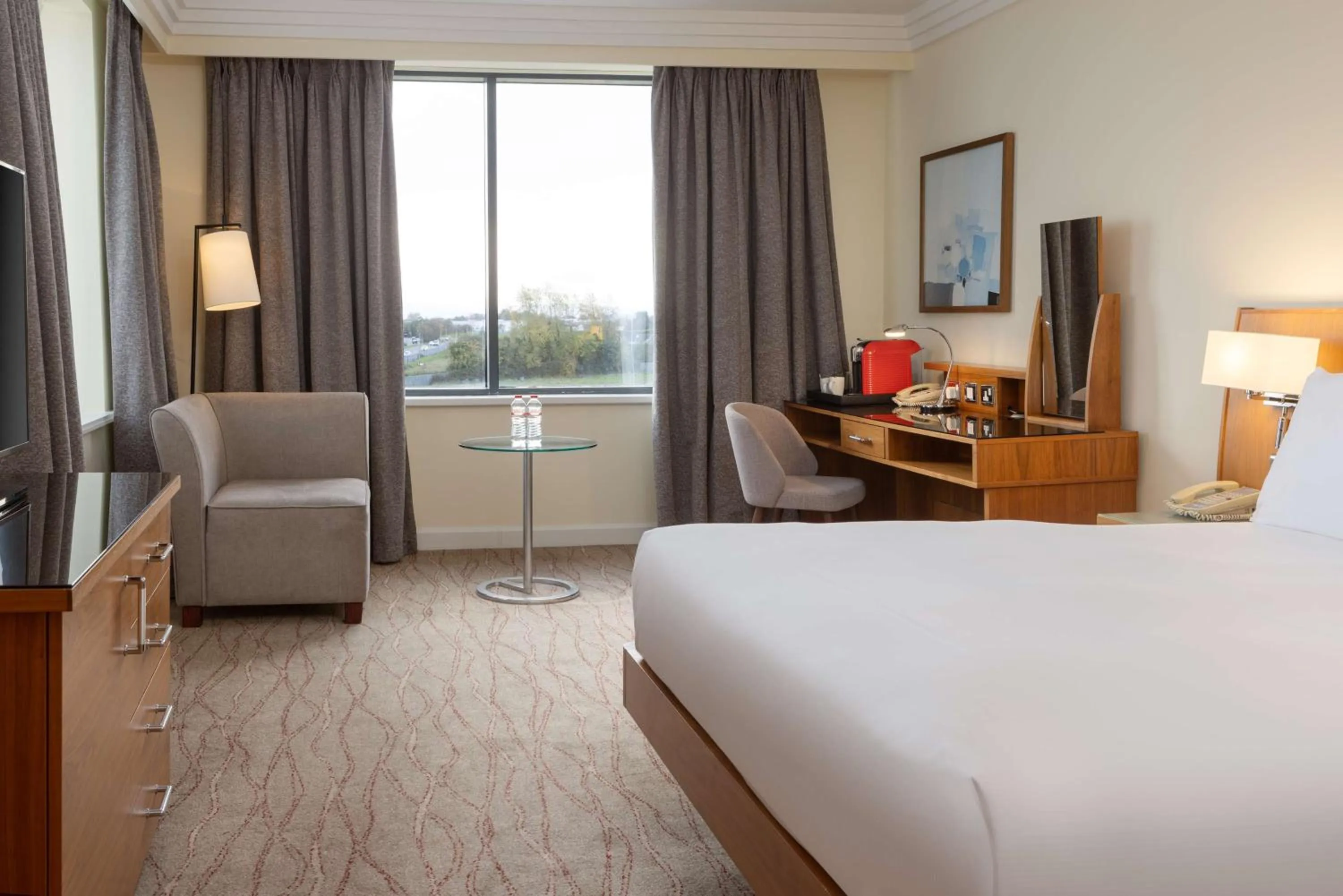 Bedroom, Bed in Hilton Dublin Airport