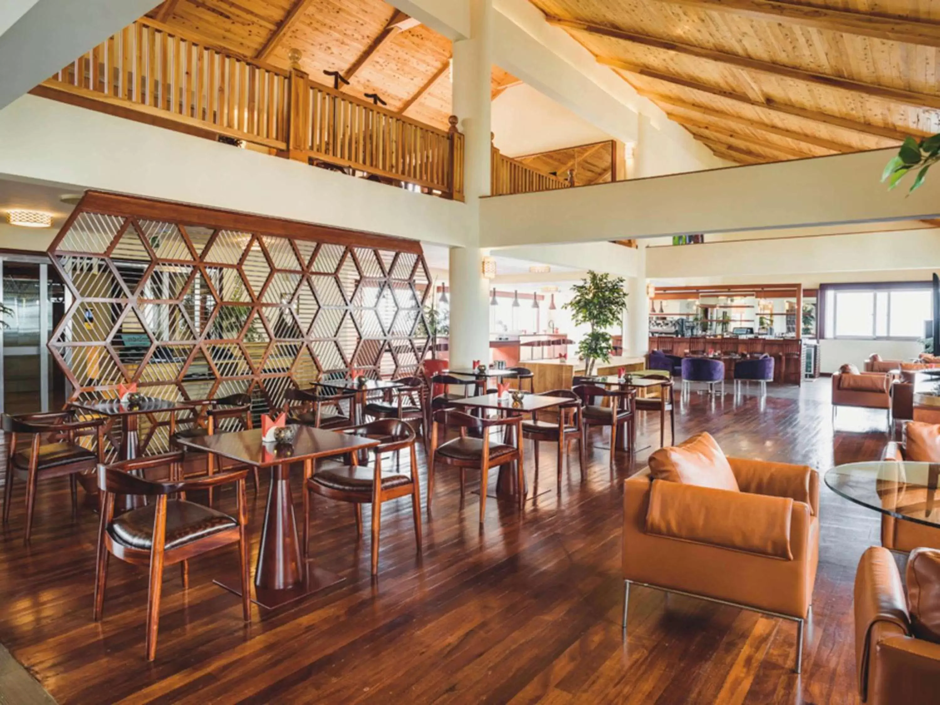 Restaurant/places to eat, Lounge/Bar in Mövenpick Hotel & Residences Nairobi