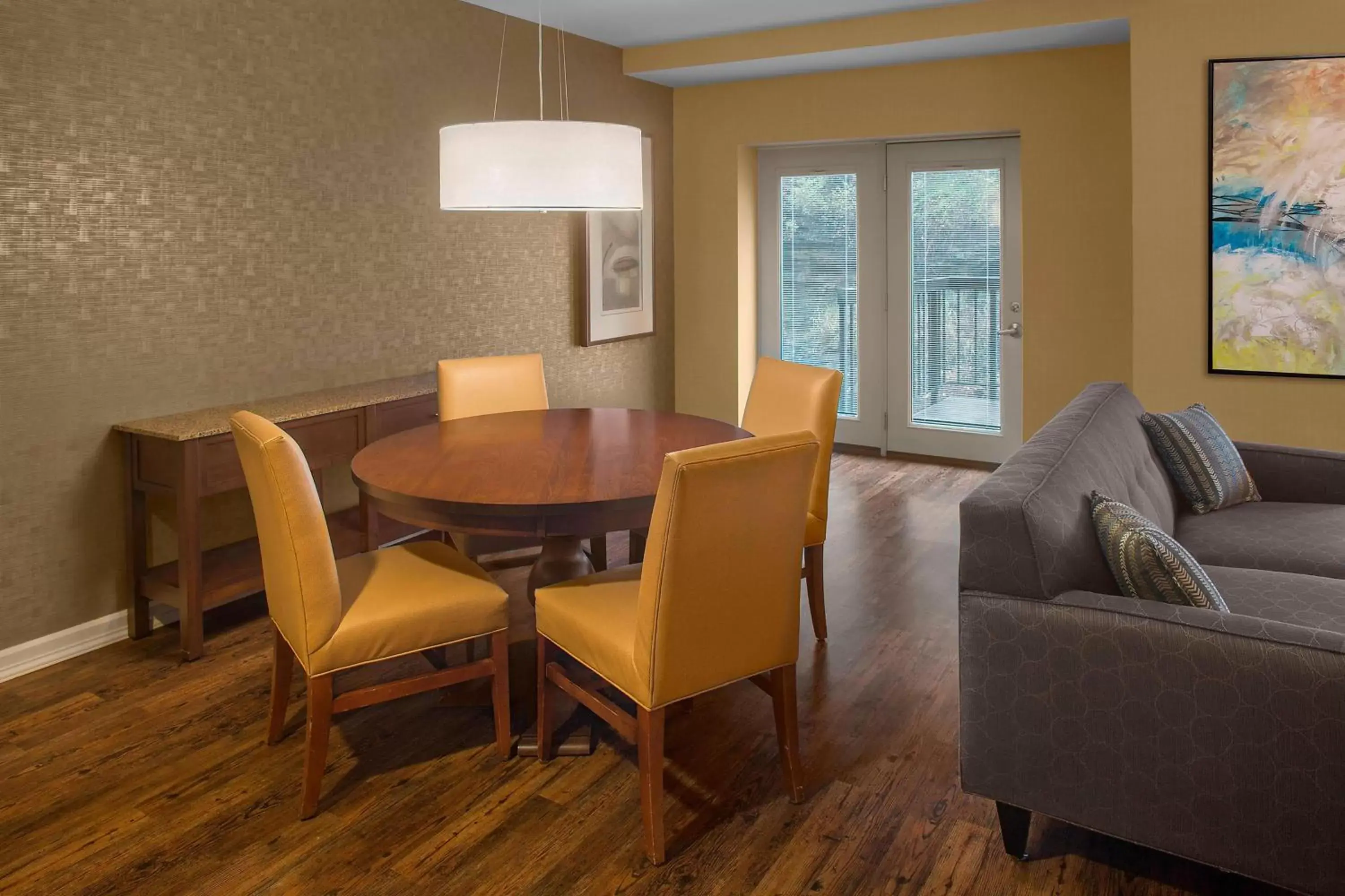 Photo of the whole room, Dining Area in Sheraton Suites Akron Cuyahoga Falls