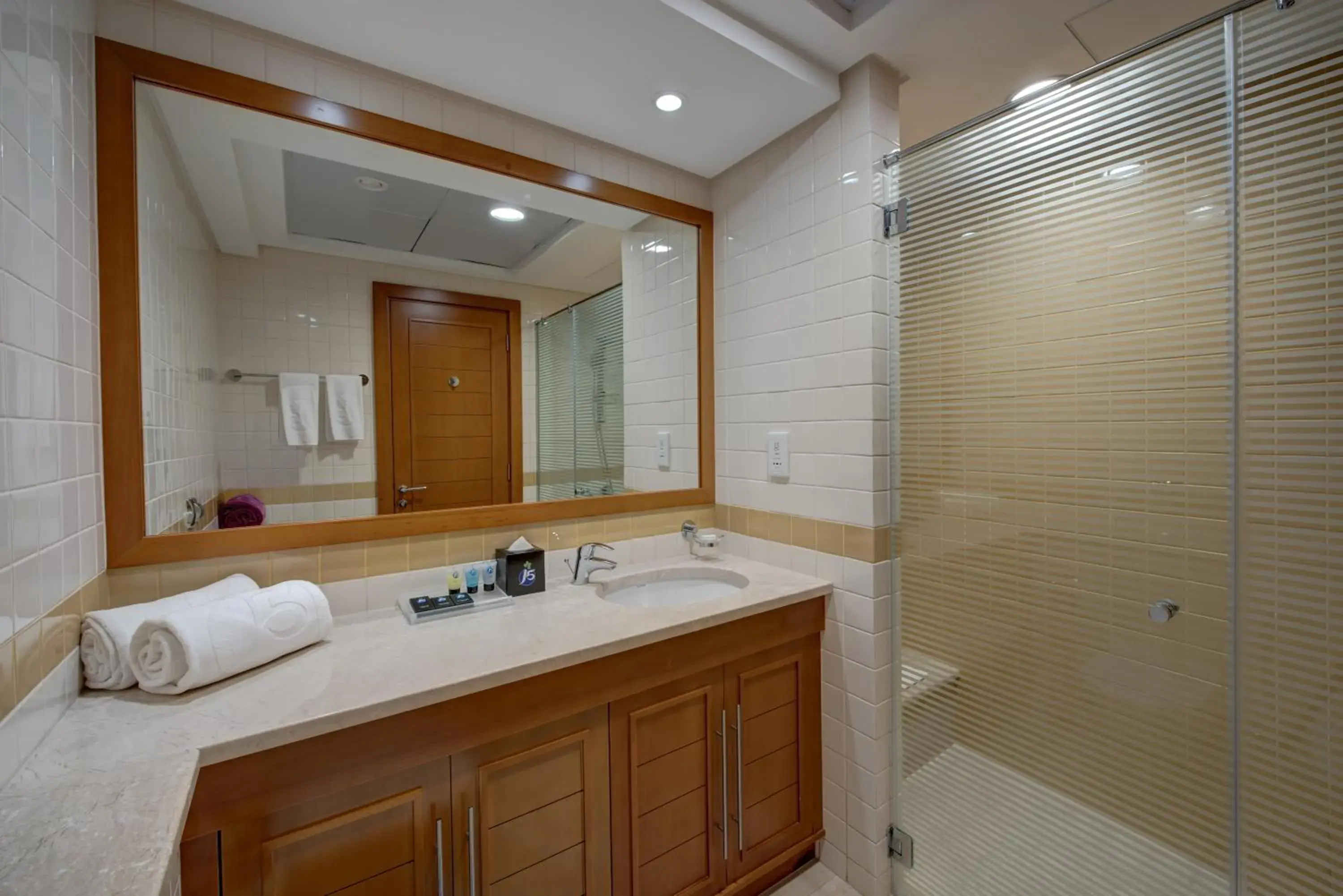 Bathroom in J5 Villas Holiday Homes Barsha Gardens