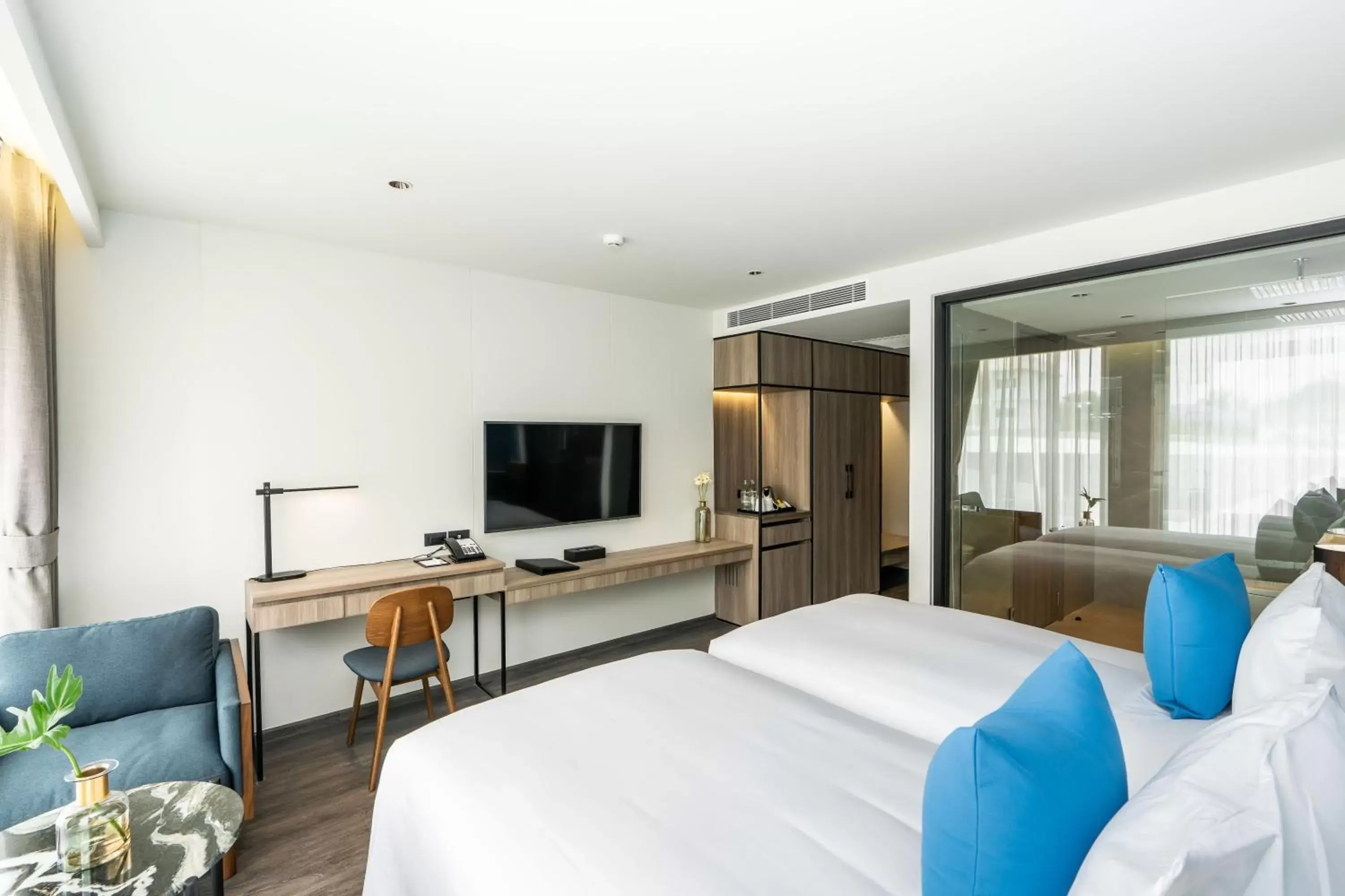 Bedroom, TV/Entertainment Center in Best Western Plus Nexen Pattaya