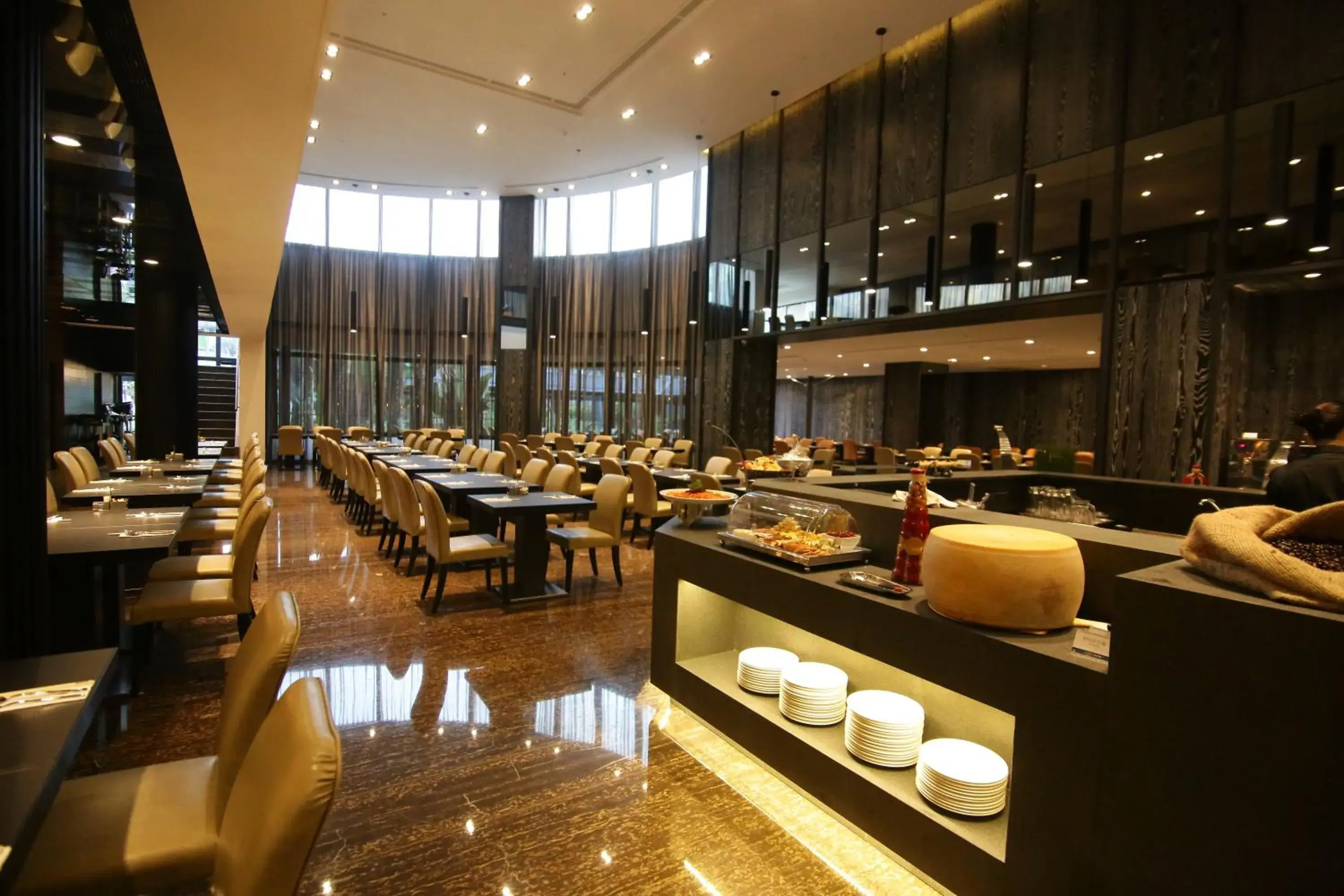 Restaurant/Places to Eat in Queena Plaza Hotel