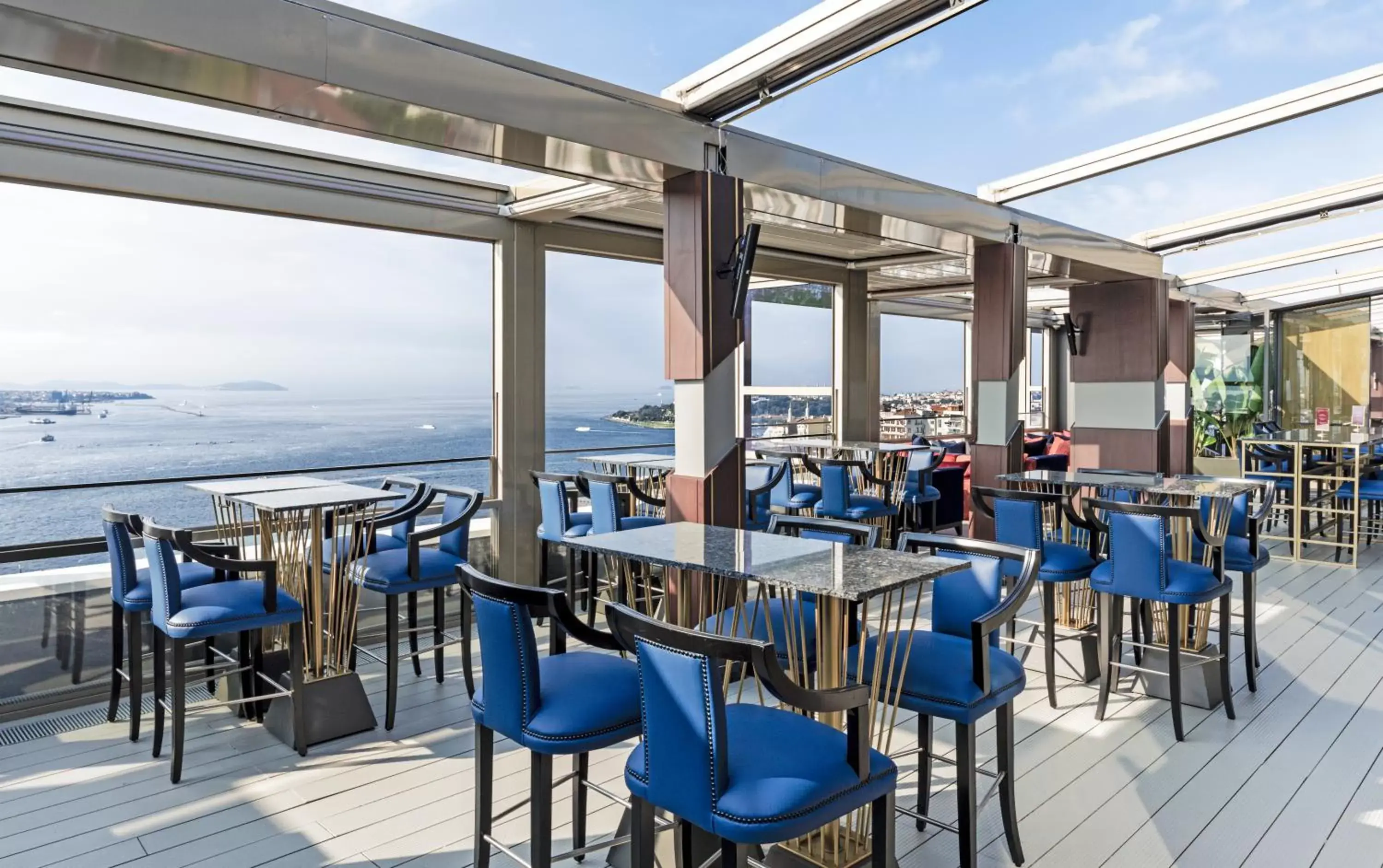 Lounge or bar, Restaurant/Places to Eat in CVK Park Bosphorus Hotel Istanbul