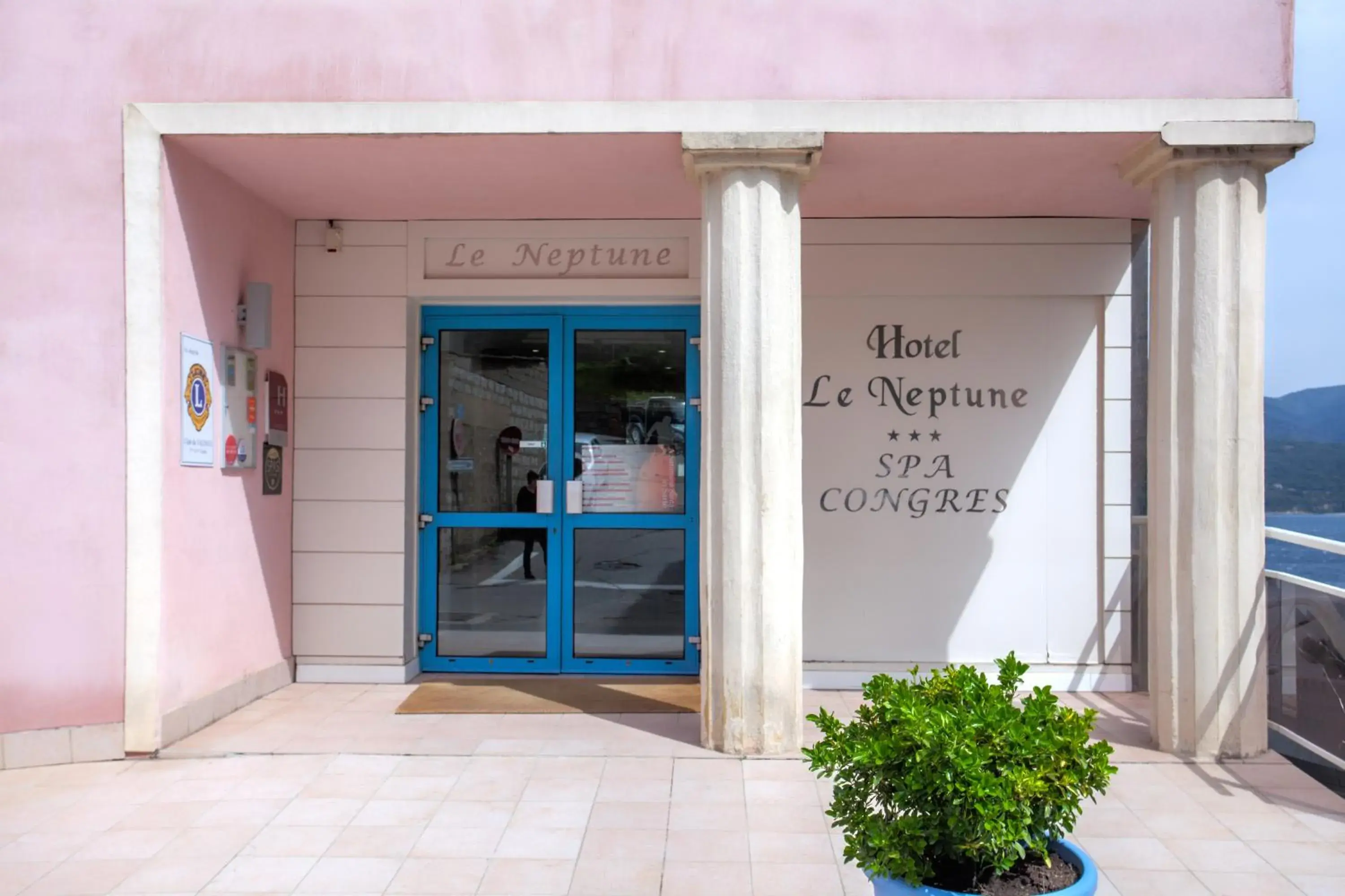 Facade/entrance in Le Neptune & Spa