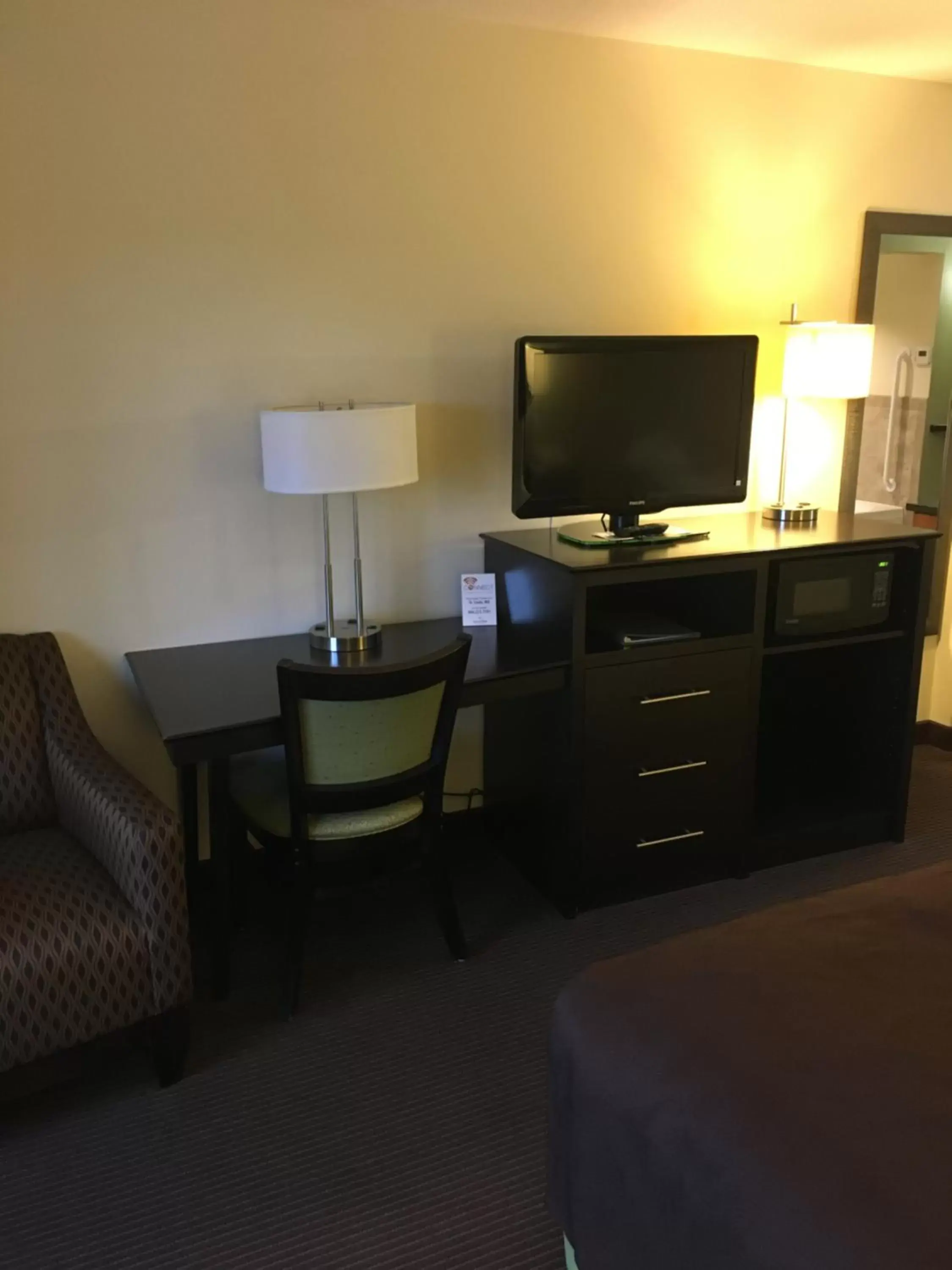 TV and multimedia, TV/Entertainment Center in AmericInn by Wyndham Fairfield