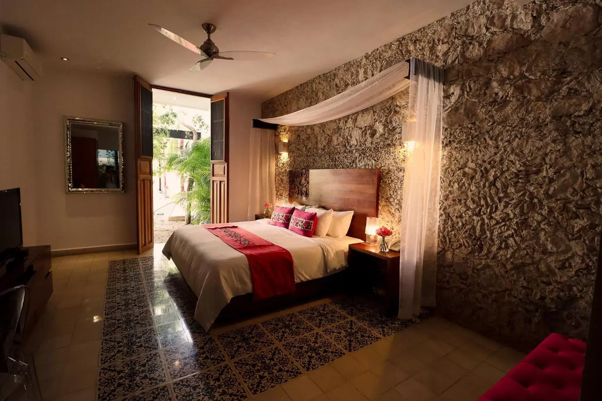 Photo of the whole room, Bed in Casa de Las Palomas Boutique Hotel by Paloma's Hotels - Adults Only