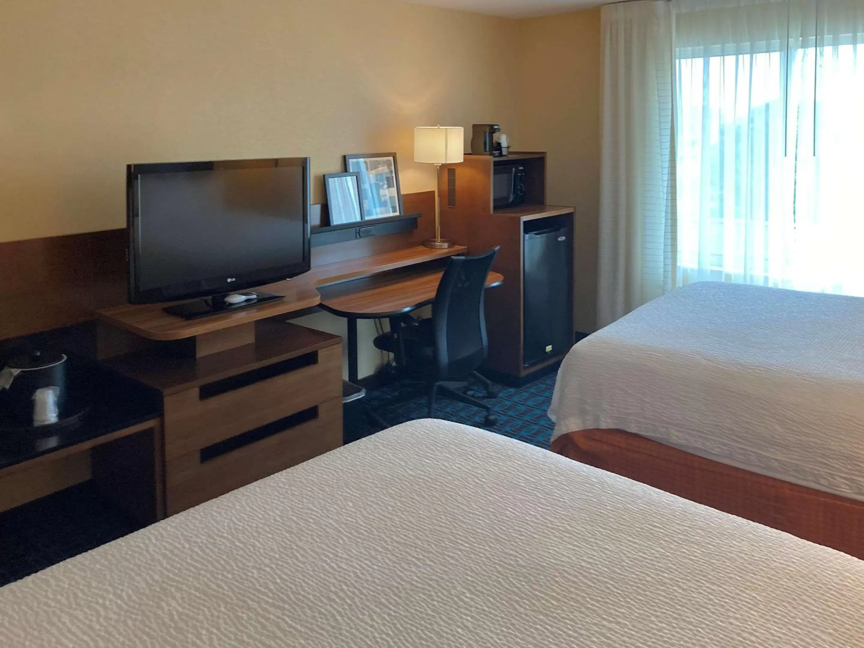 Photo of the whole room, TV/Entertainment Center in Comfort Inn & Suites Ankeny - Des Moines