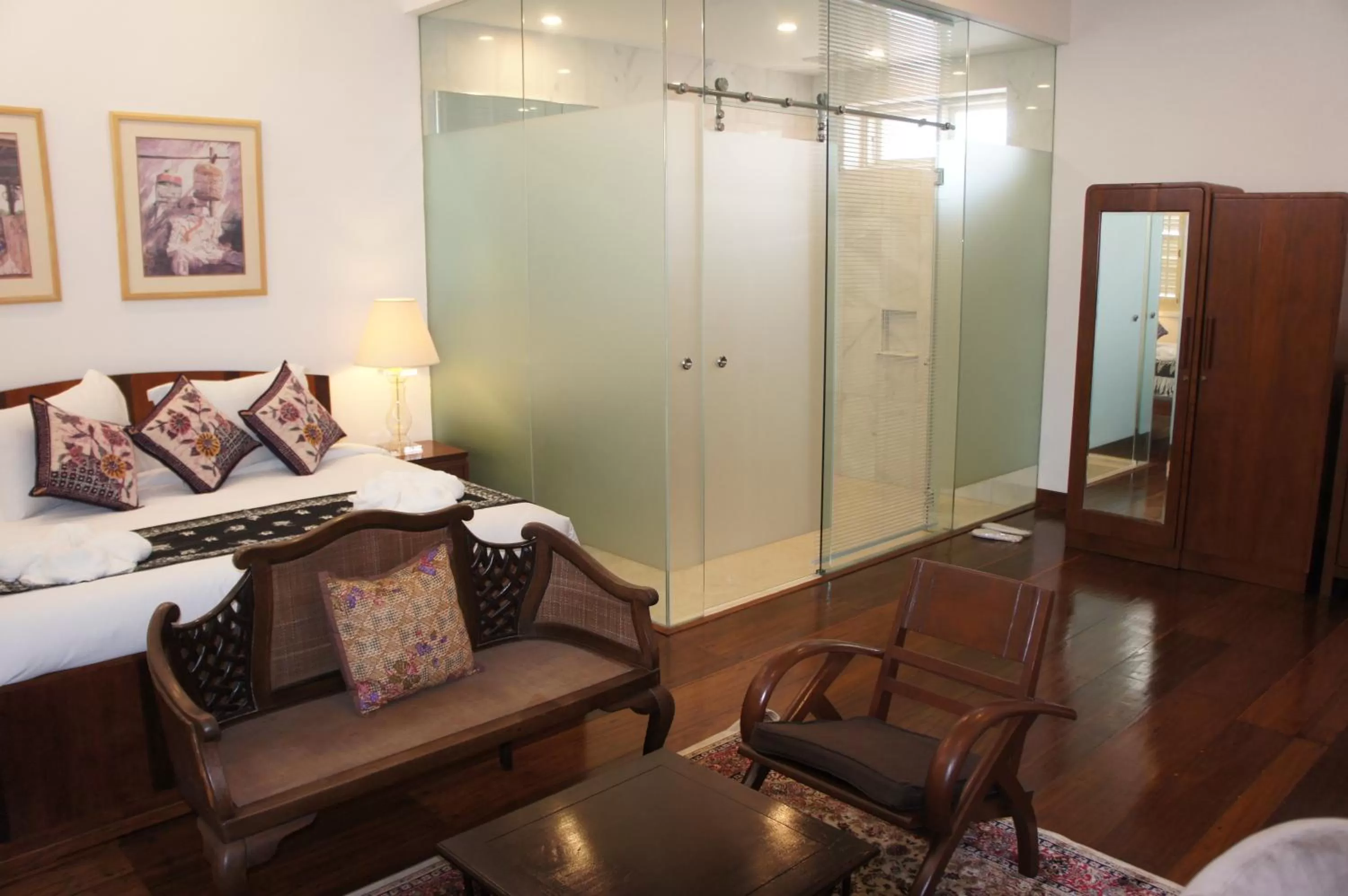 Photo of the whole room in Heeren Palm Suites