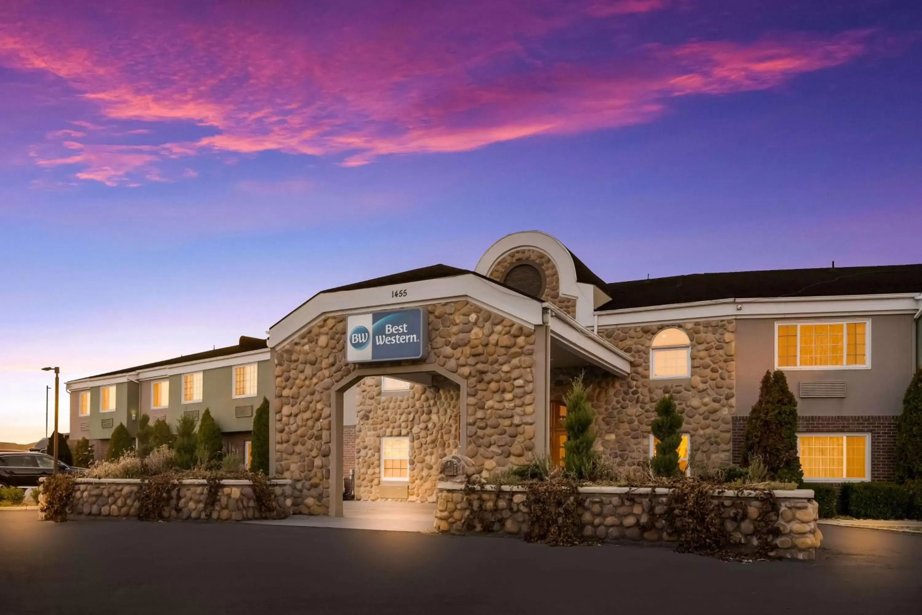 Property Building in Best Western Mountain View Inn