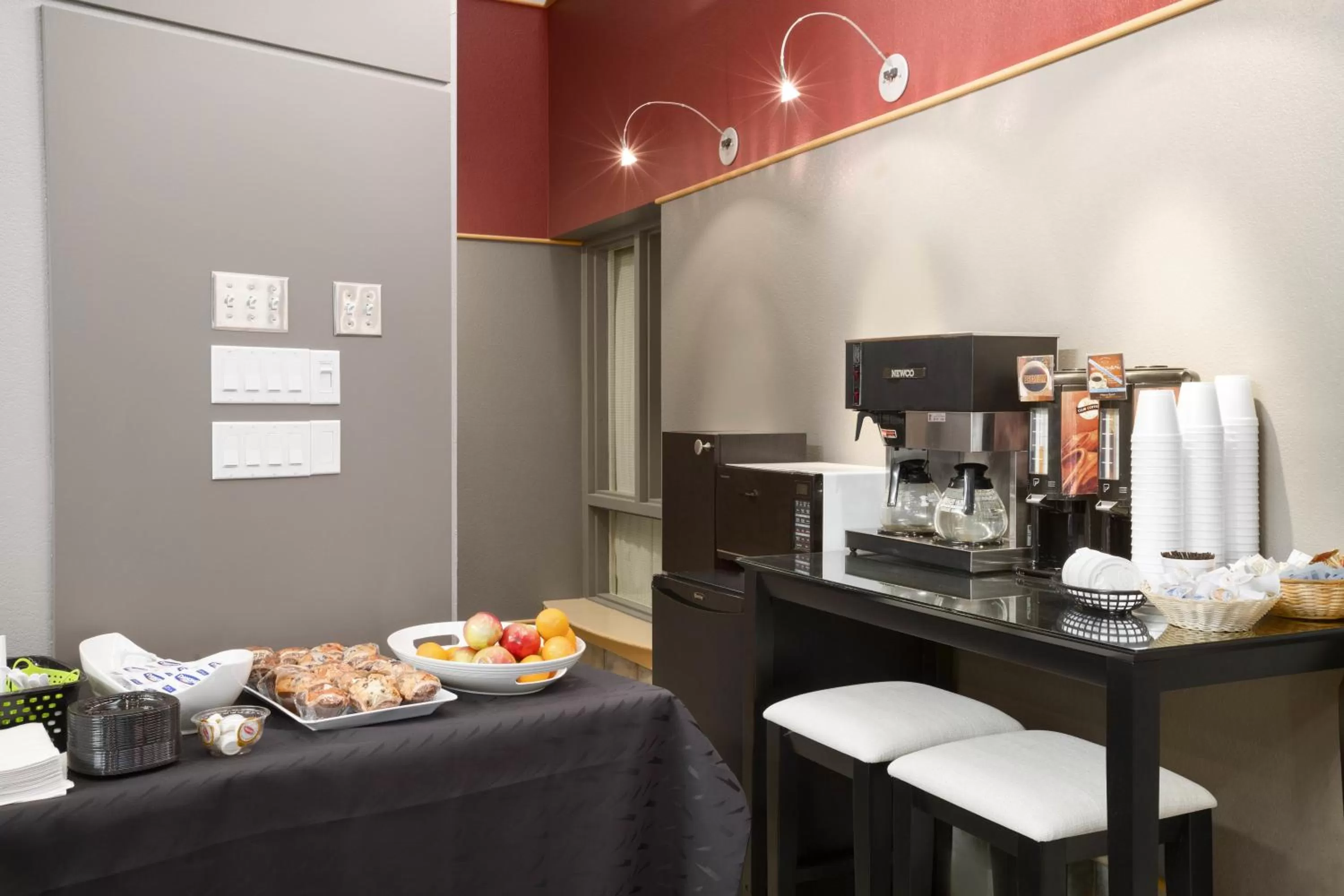 Coffee/tea facilities in Days Inn by Wyndham Estevan