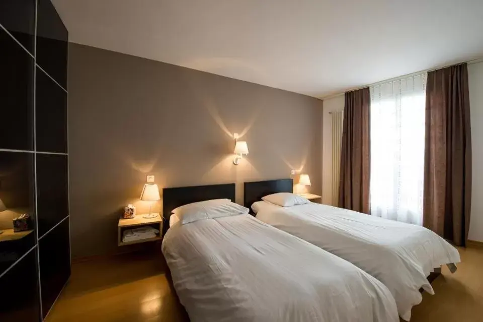 Two-Bedroom Apartment in Les Negociants Two-Bedroom Apartment in Les Negociants