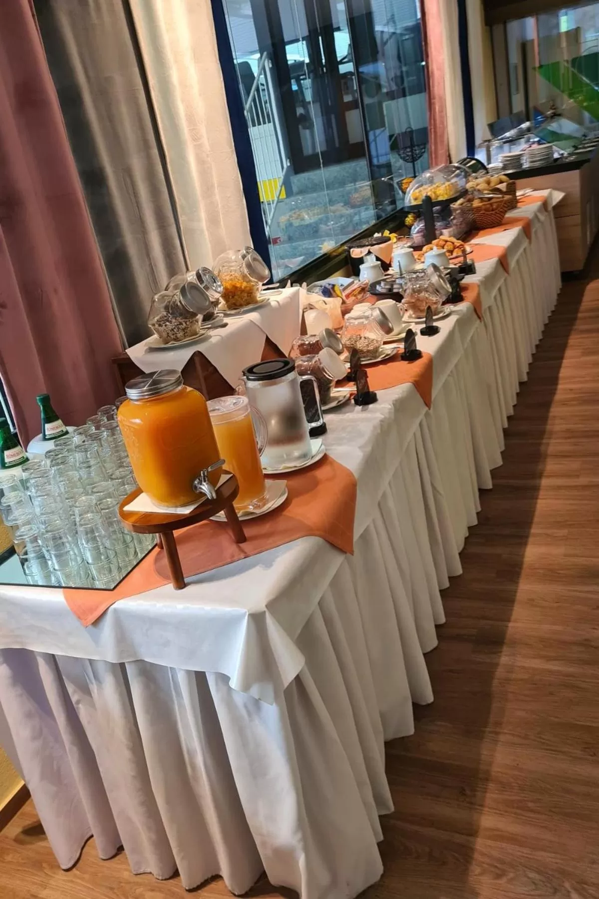 Breakfast in Sport Hotel Kenzingen inklusive Schwimmbad, Sauna und Frühstück nähe Europa-Park