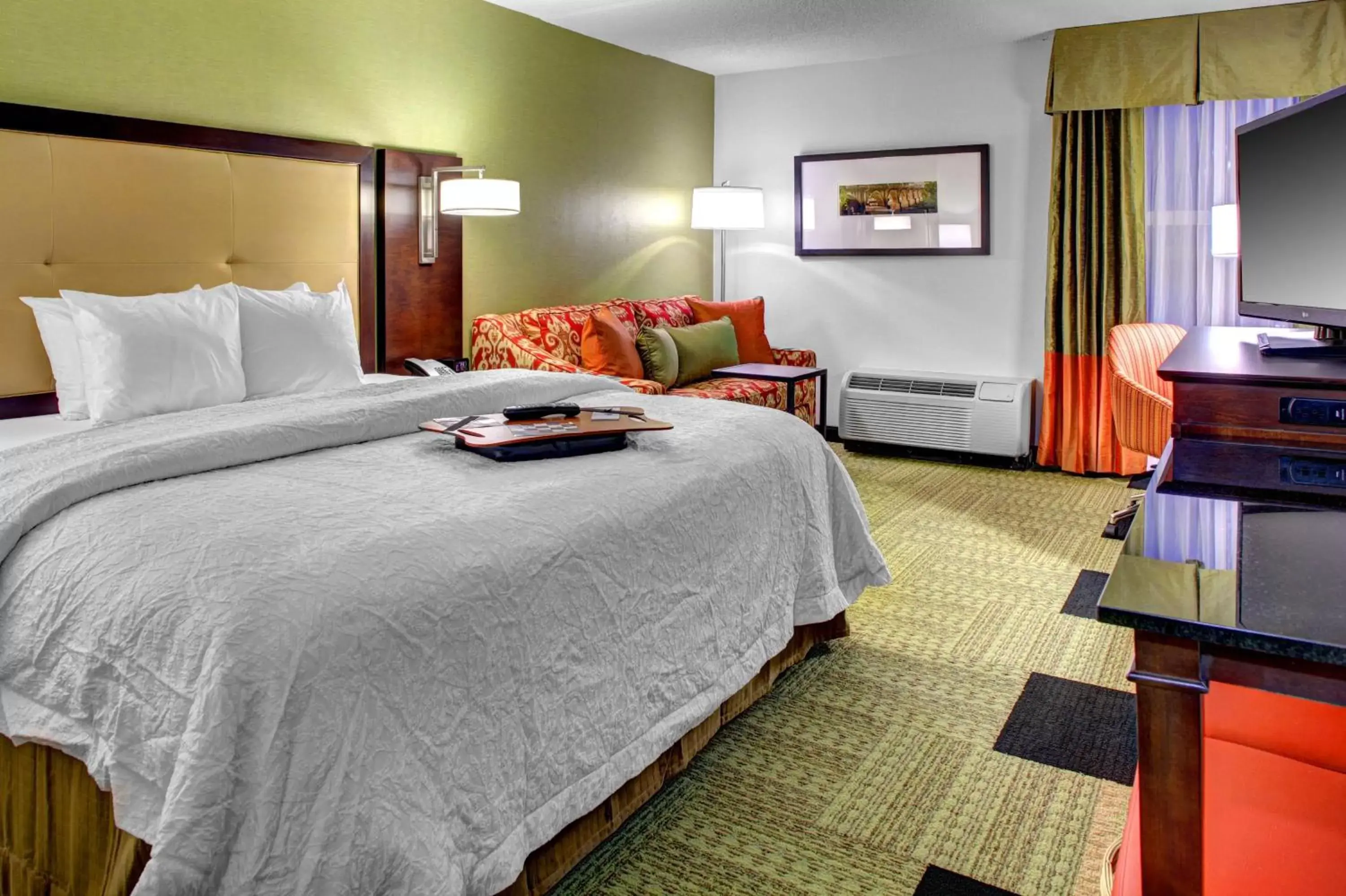 Bed in Hampton Inn Columbia-Downtown Historic District