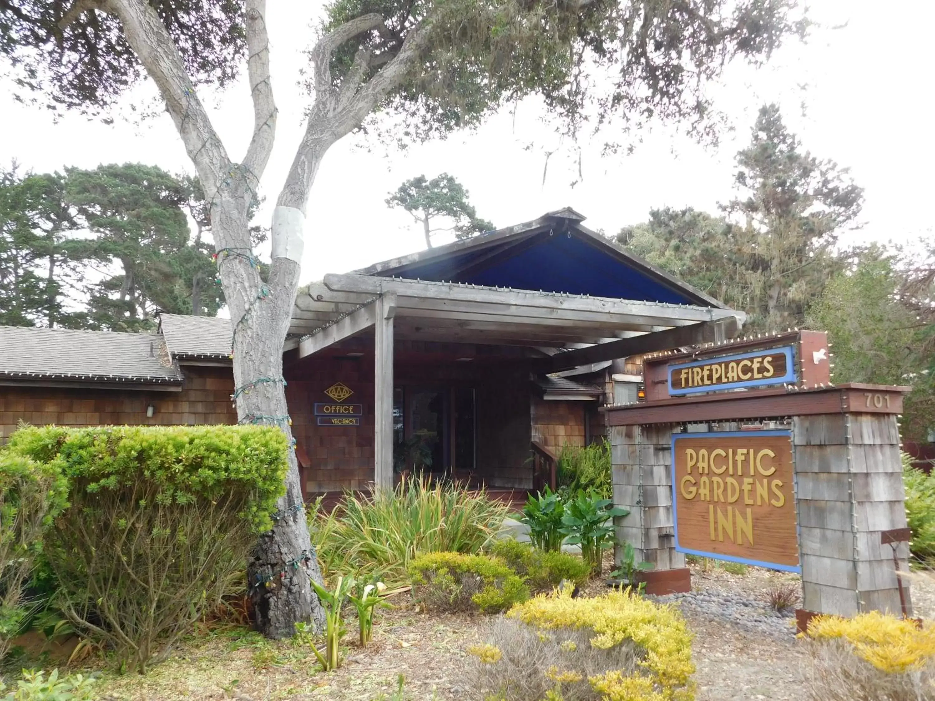 Property building, Facade/Entrance in Pacific Gardens Inn