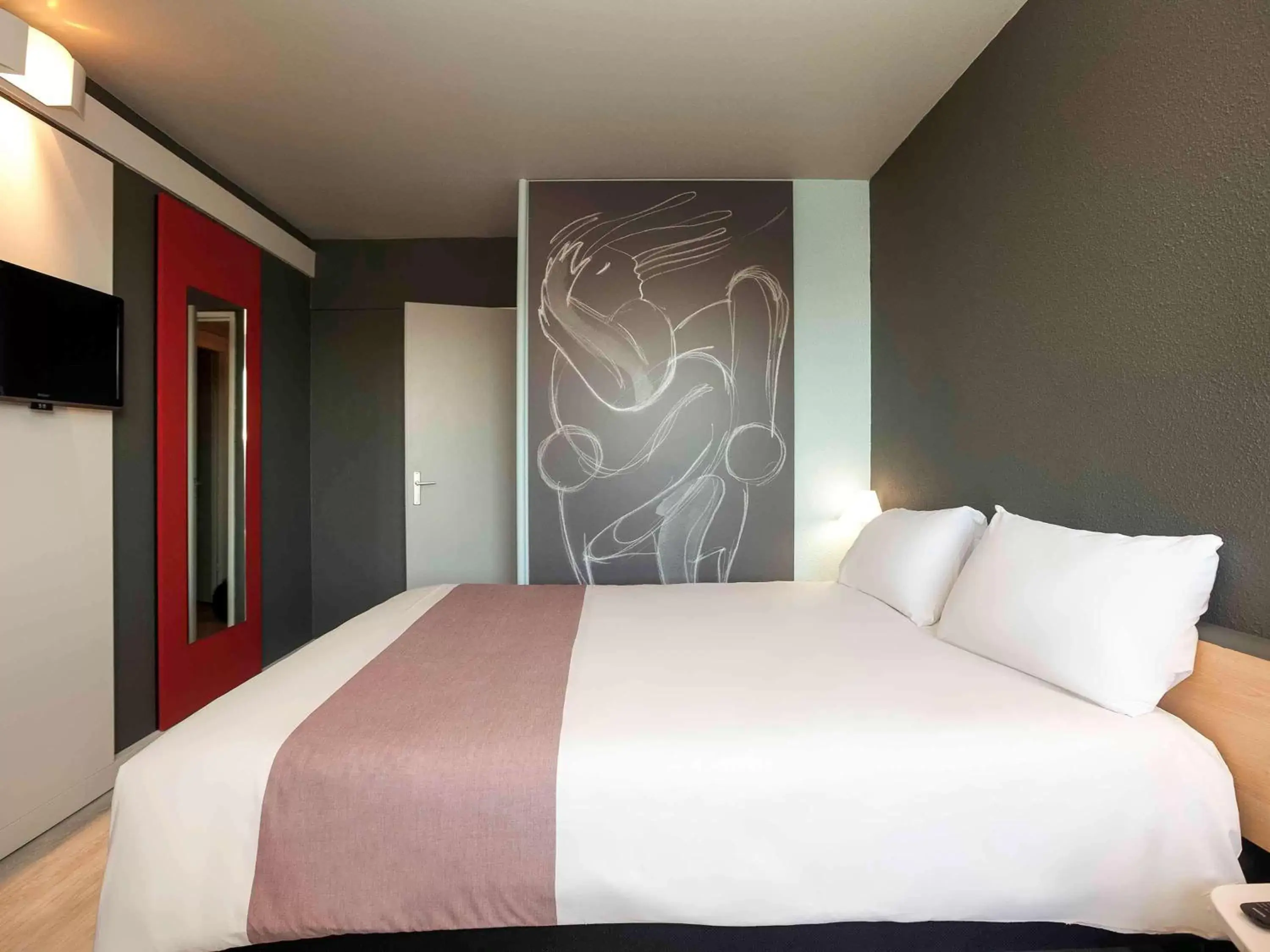 Photo of the whole room, Bed in Ibis Alès Centre Ville