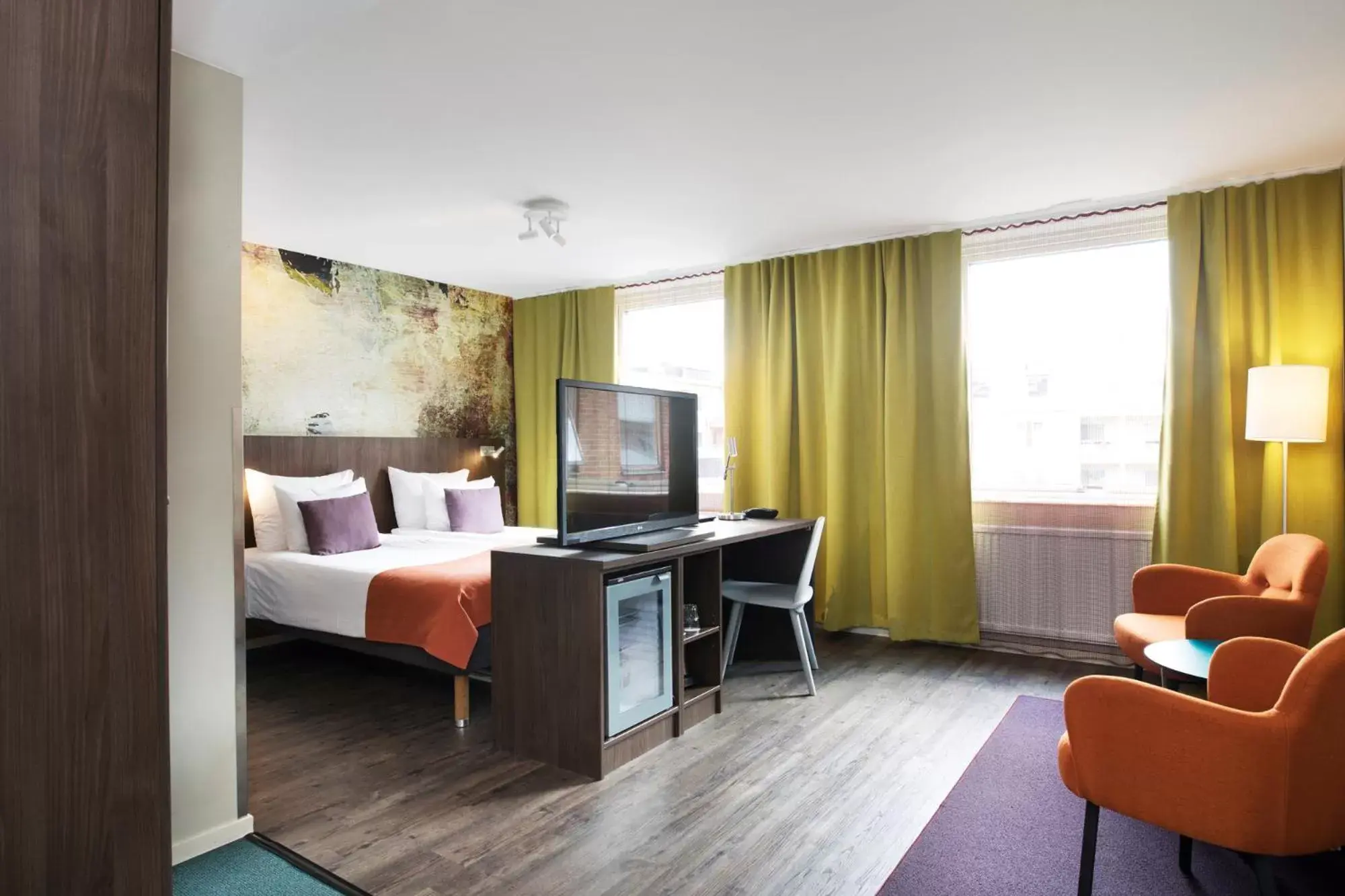 Bedroom, TV/Entertainment Center in ProfilHotels Savoy