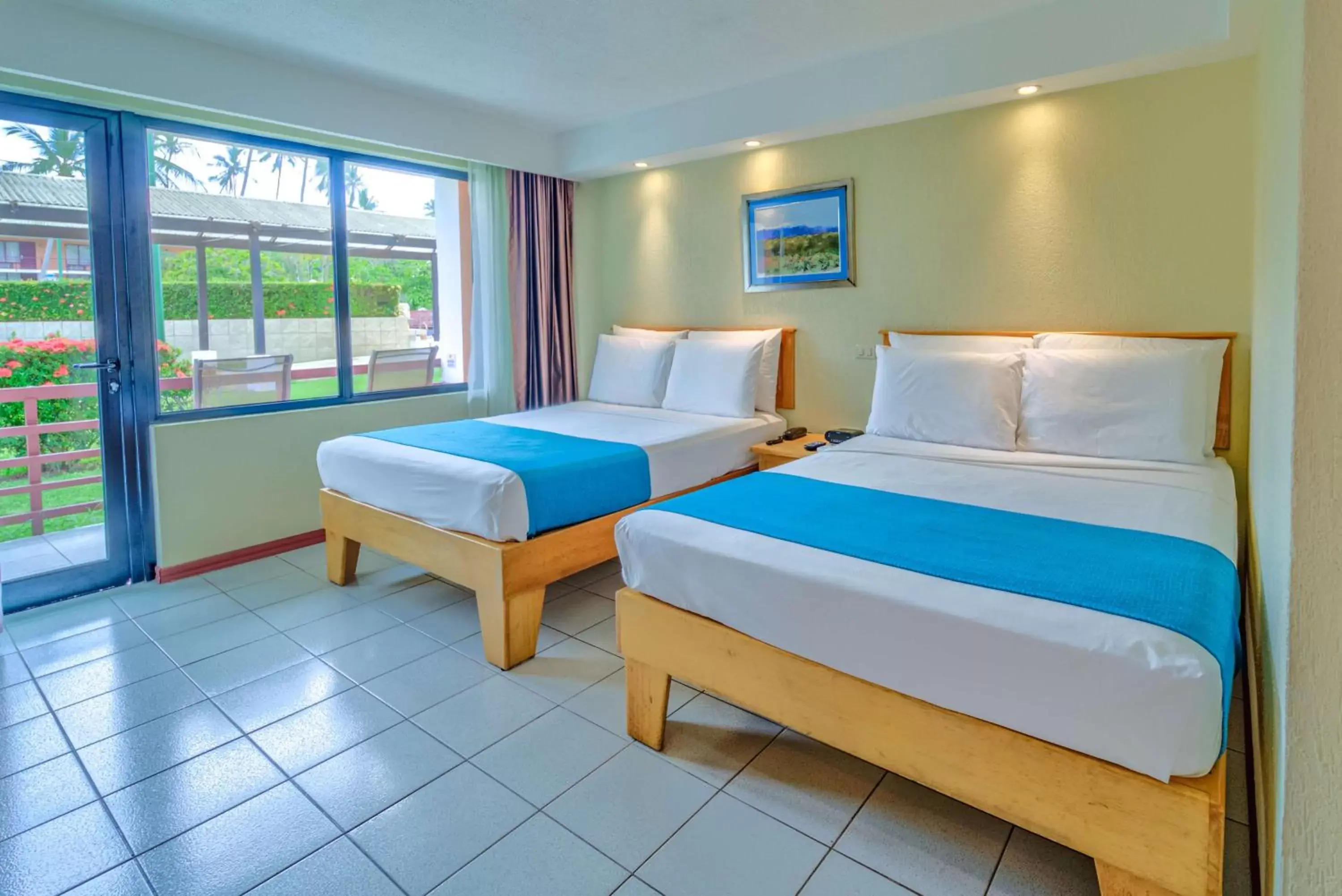 Photo of the whole room, Bed in Best Western Jaco Beach All Inclusive Resort