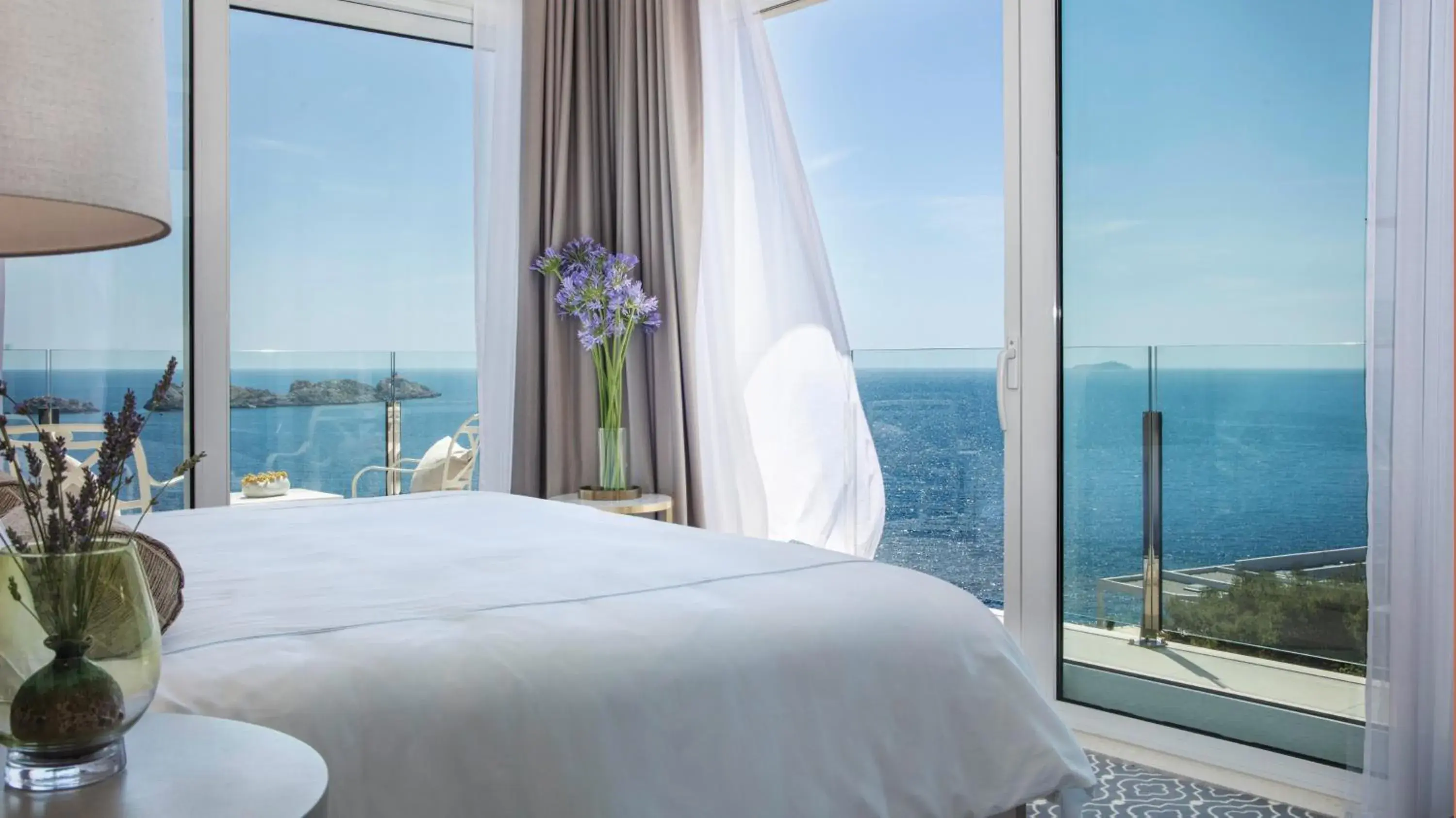 Sea view, Bed in Royal Palm Hotel Sea view, Bed in Royal Palm Hotel